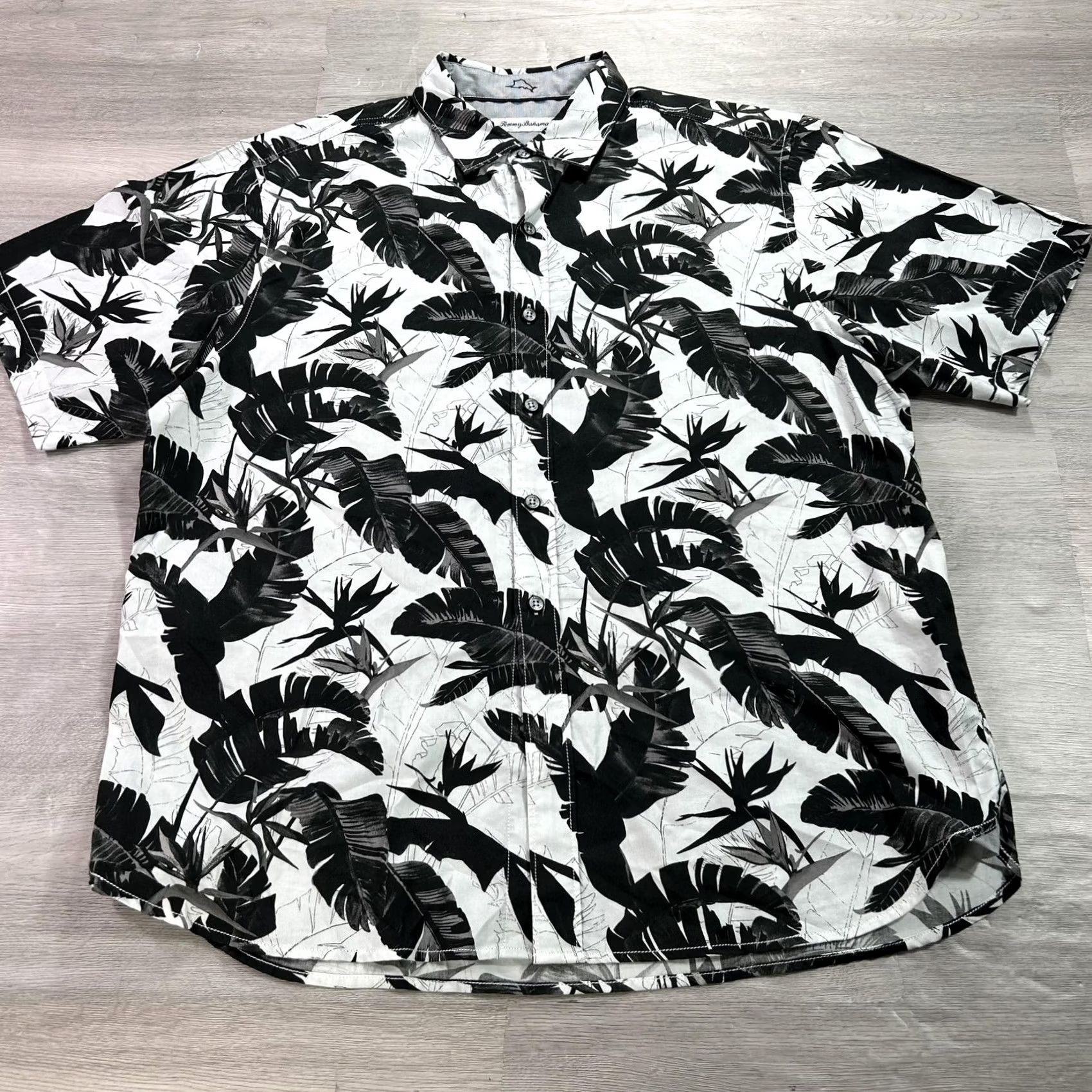 Tommy Bahama Tommy Bahama Shirt Mens Large Hawaiian Tropical Stretch Short Sleeve Button Up Black Floral 90s Theme Casual Travel Mens L Shirt Size US L / EU 52-54 / 3 - 2 Thumbnail