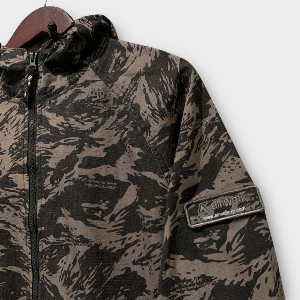 Airwalk VINTAGE AIRWALK TIGER CAMOUFLAGE COTTON HOODIE ZIPPER JACKET Size US L / EU 52-54 / 3 - 6 Thumbnail