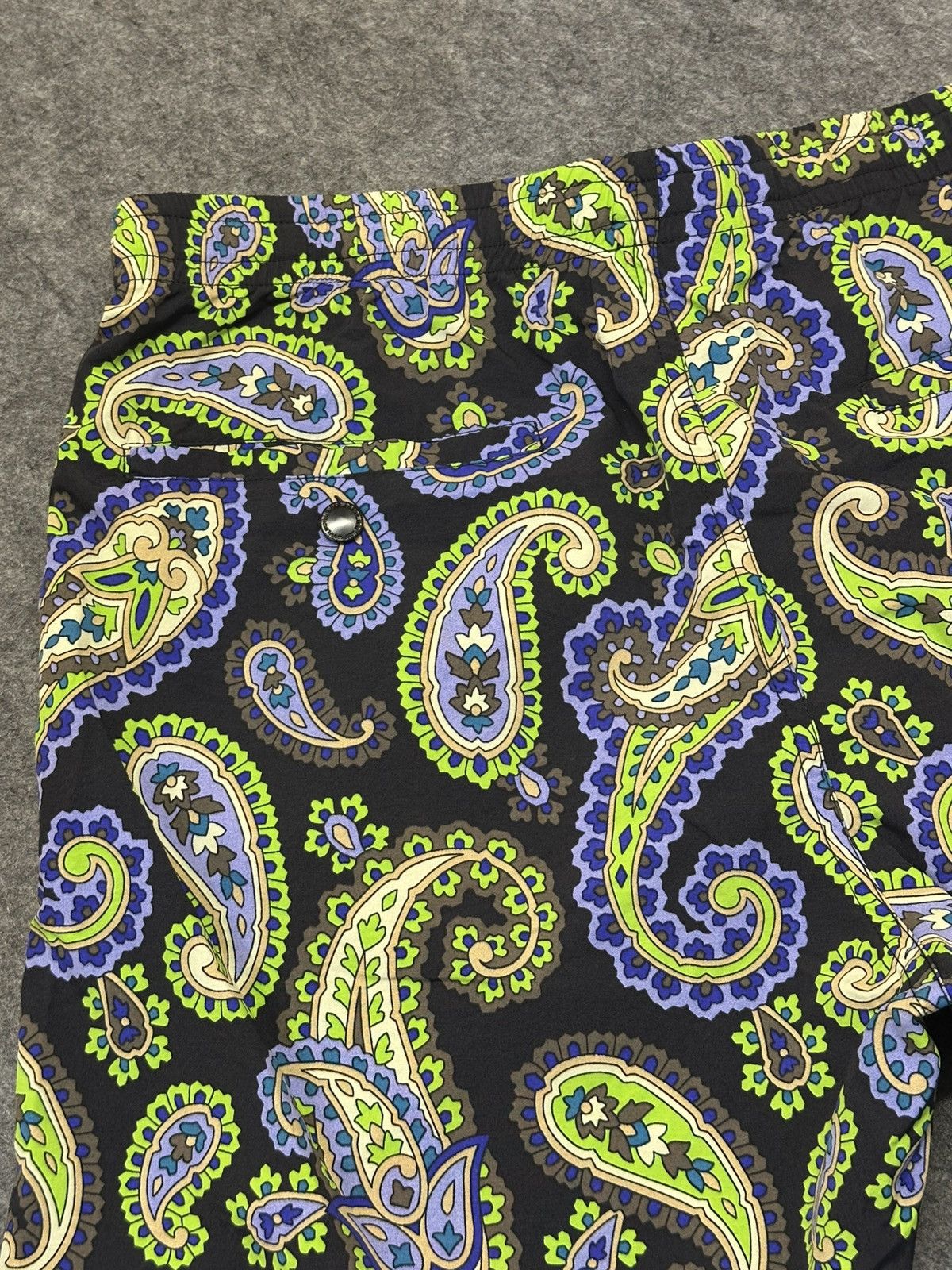 Huf HUF Paisley Easy shorts featuring a green and blue. Size US 34 / EU 50 - 9 Thumbnail