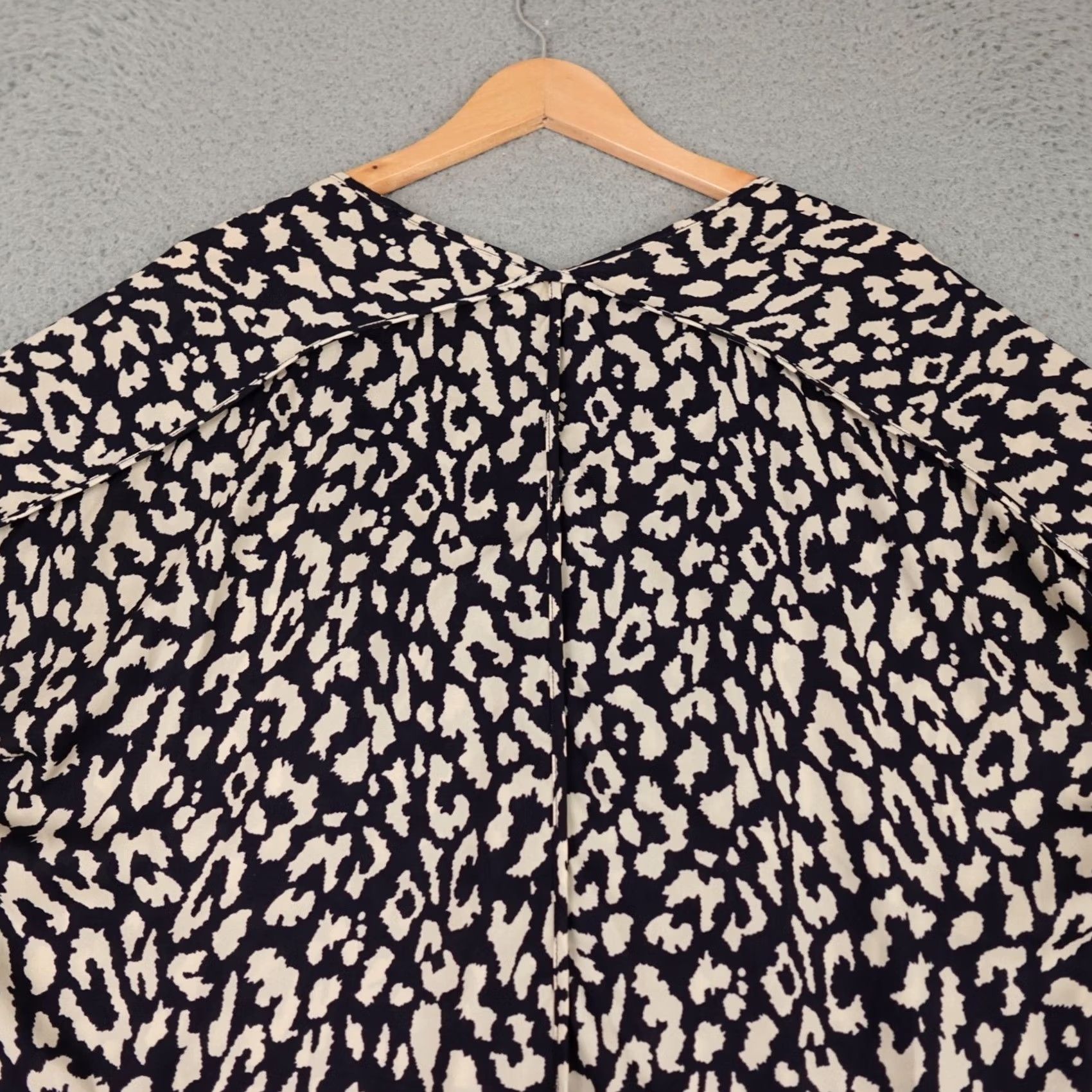 Vintage Lush Shirt Womens Medium Blue White Leopard Animal Print V Neck Lightweight Blouse Casual Womens M Blue Leopard 90s? Size M / US 6-8 / IT 42-44 - 7 Thumbnail