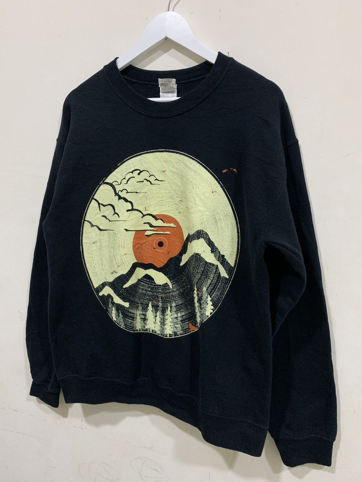 Gildan Y2K Mountain Printed Sweatshirt Size US M / EU 48-50 / 2 - 5 Thumbnail