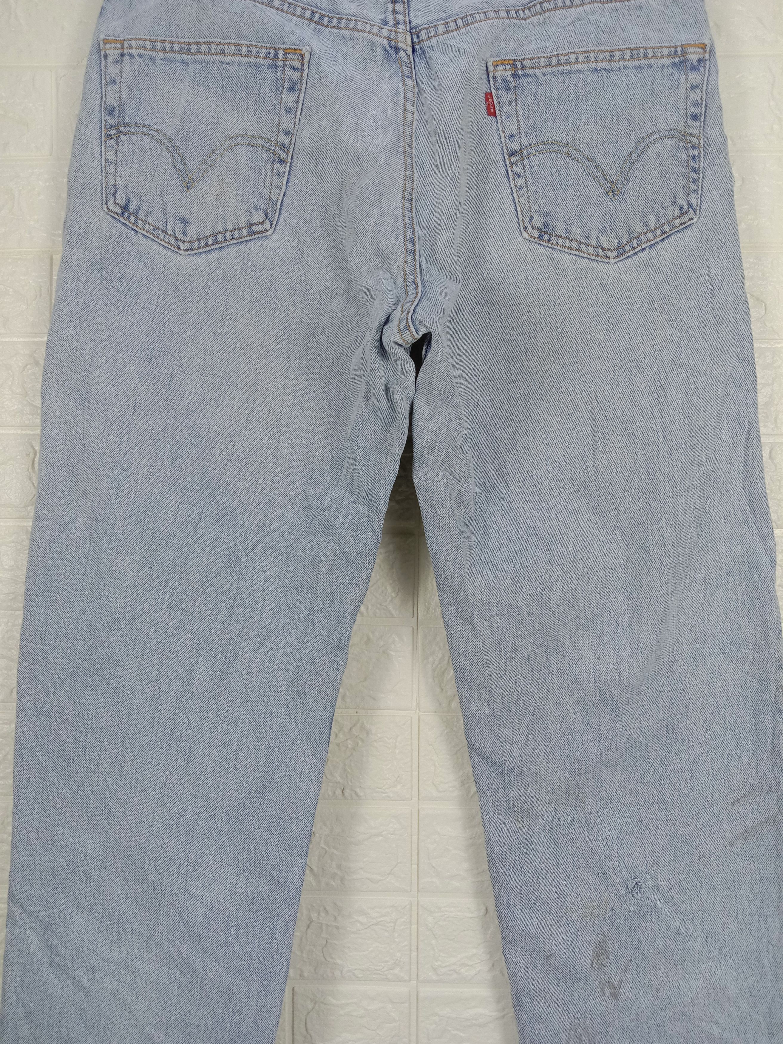 Vintage Levi's 550 Jeans Light Wash Relaxed Fit Denim