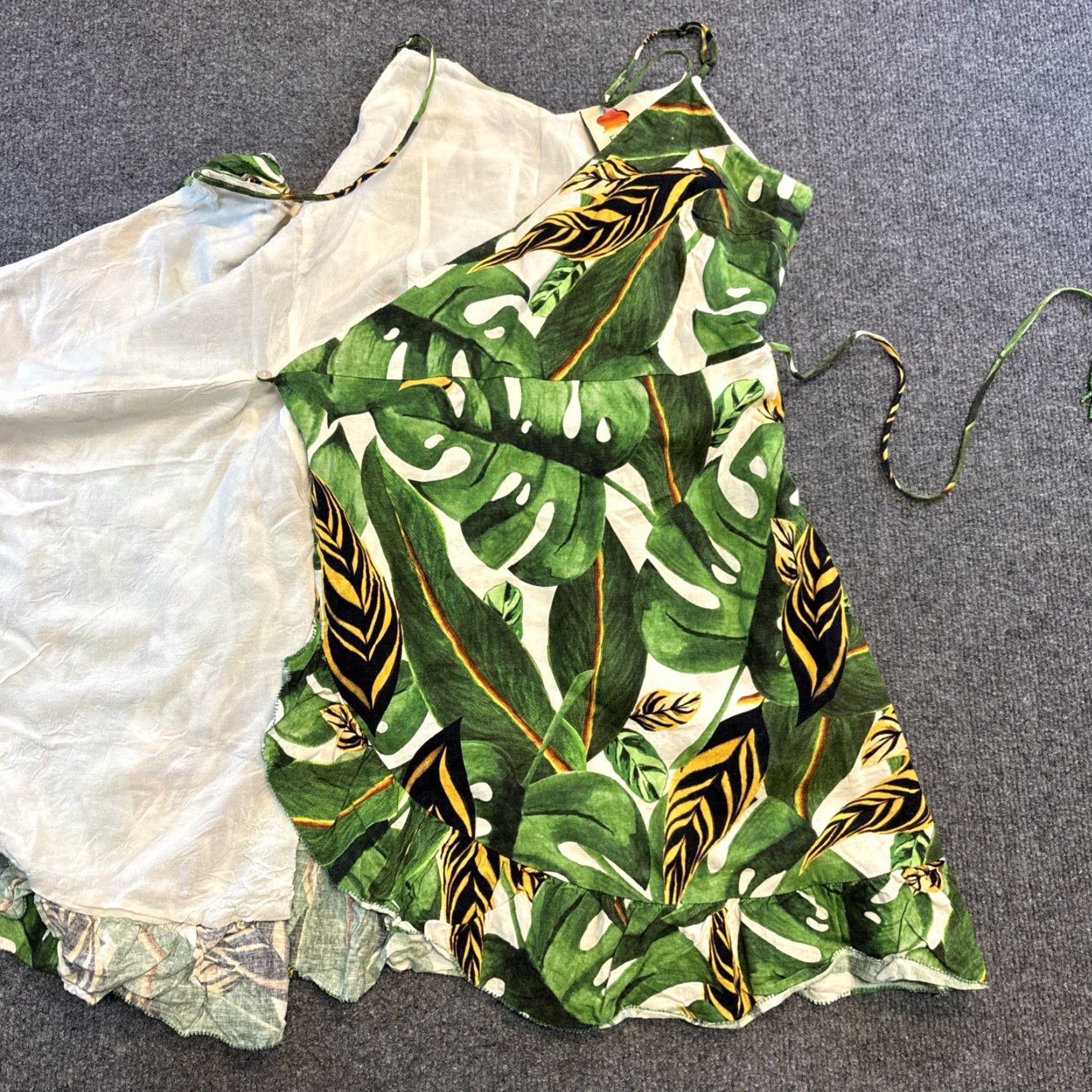 Farm Rio **FARM Rio Max Mini Ruffle Tropical Linen Wrap Green Dress** User: **Farm Rio Max Tropical Mini Ruffle Linen Wrap Green Dress** Size M / US 6-8 / IT 42-44 - 5 Thumbnail