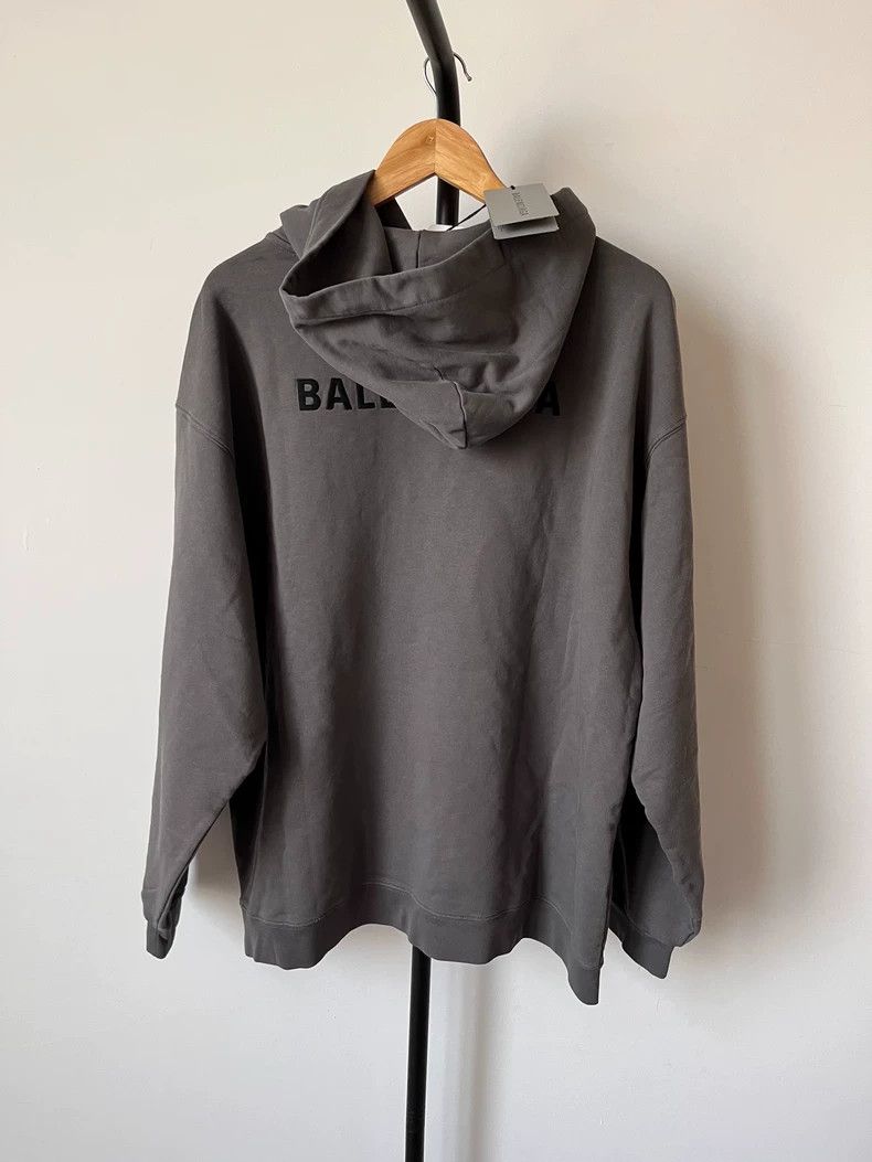 Balenciaga Balenciaga Solid Logo Long Sleeve Hoodie Size US L / EU 52-54 / 3 - 2 Thumbnail
