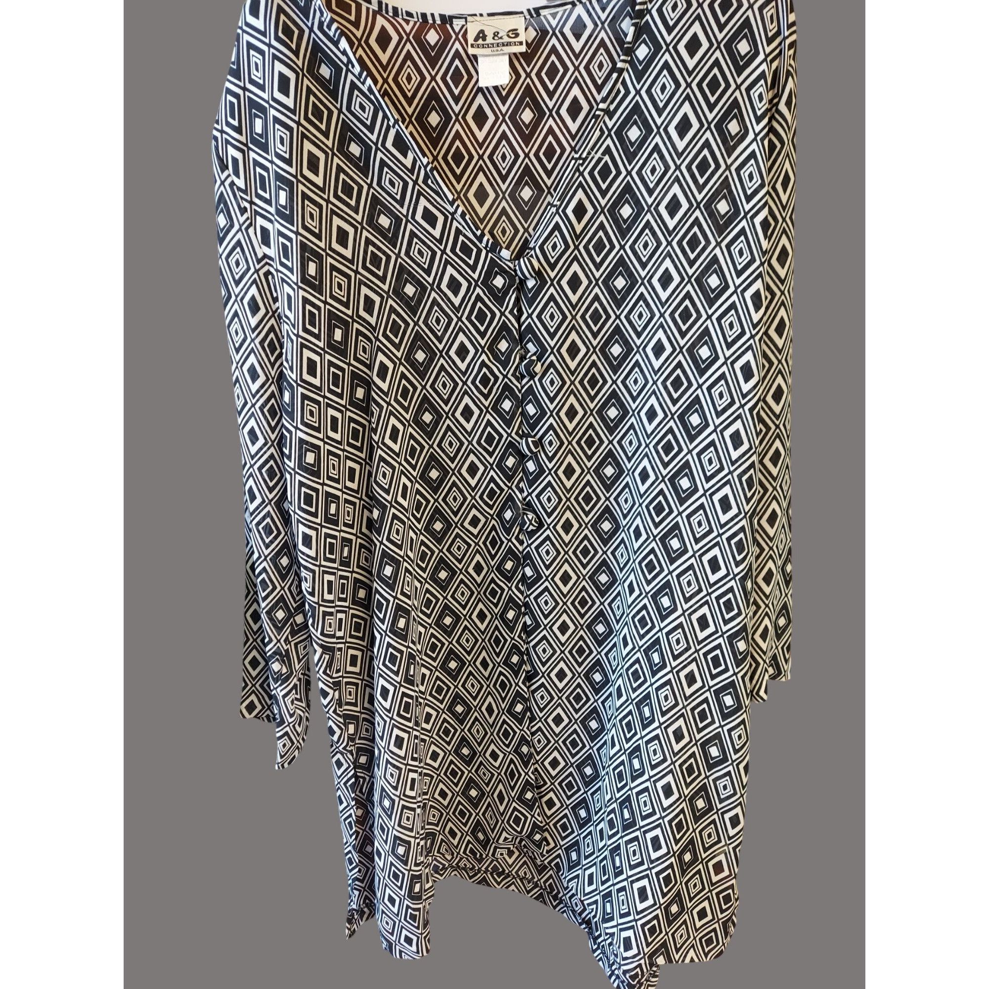Other Bundle of 4 Plus Size 3X Womens Blouses Black and White Mixe Size 4XL / US 24-26 - 4 Thumbnail