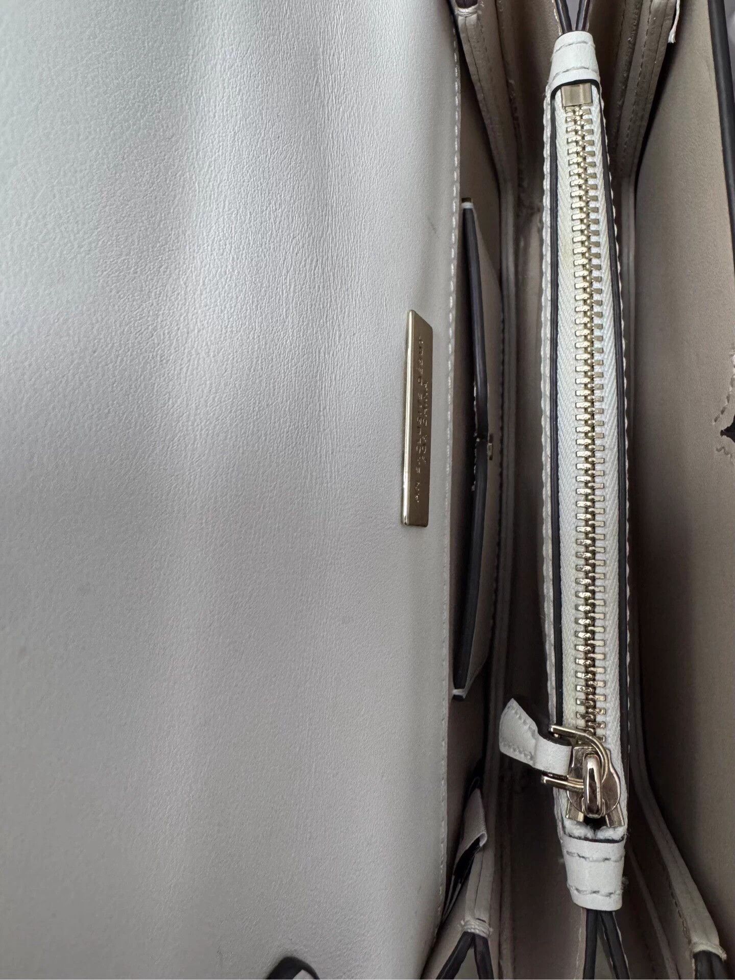Kate Spade Kate Spade White Silver Spade Heart Logo Pleated Bag Size ONE SIZE - 9 Thumbnail