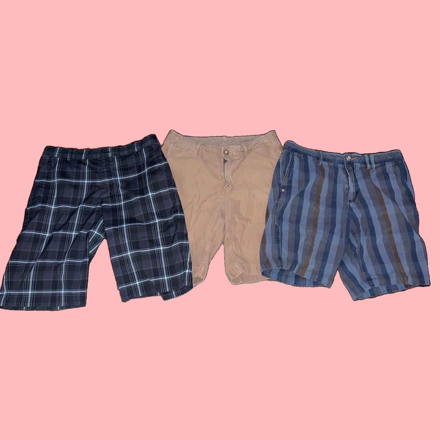 Nike Three Pack of High Quality Men's Shorts from Renowned Brands Nike, Tommy Bahama, and J. Crew in Size 33 Size US 33 - 1 Thumbnail