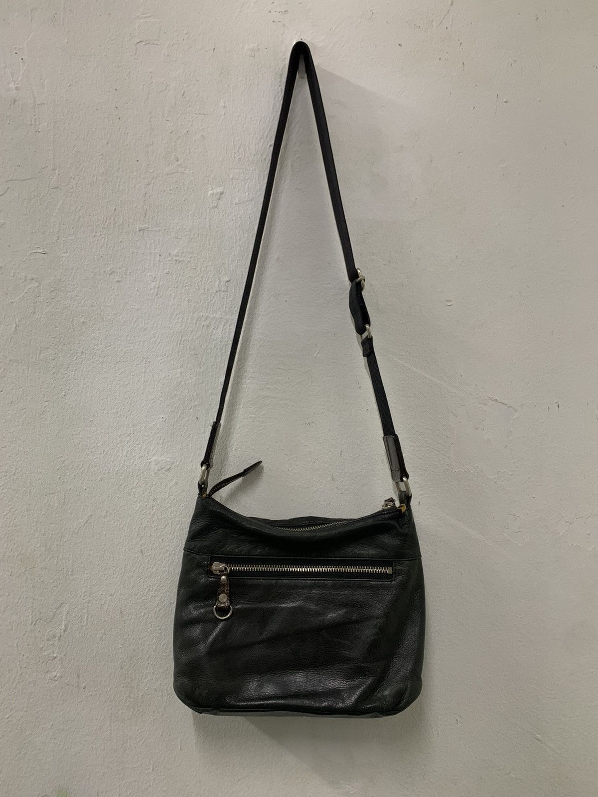 Japanese Brand Leather Sling Bag Liore Size ONE SIZE - 2 Thumbnail