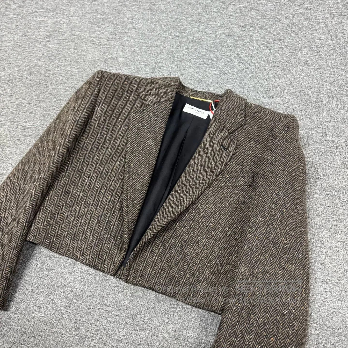 Saint Laurent Paris Saint Laurent Paris V-neckline, short shoulder pads, suit Size S / US 4 / IT 40 - 4 Thumbnail