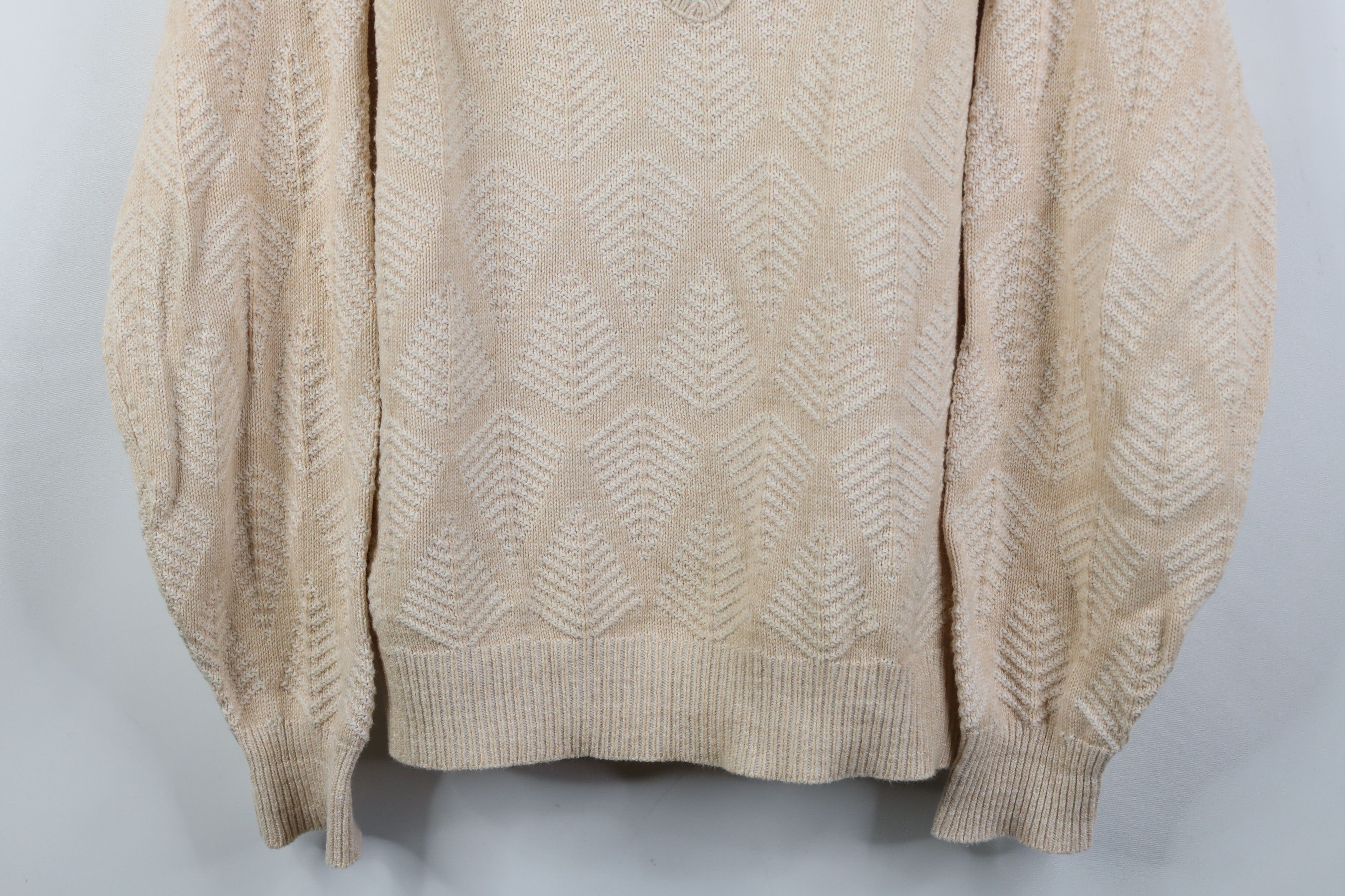 Vintage Vintage 90s Dapper Tree Knit V-Neck Sweater Beige USA Size US M / EU 48-50 / 2 - 3 Thumbnail
