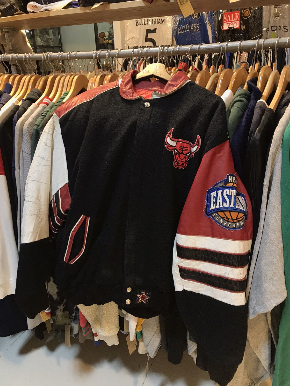 NBA × Vintage Rare Vintage NBA Chicago Bulls Leather bomber Jacket Size US L / EU 52-54 / 3 - 2 Thumbnail