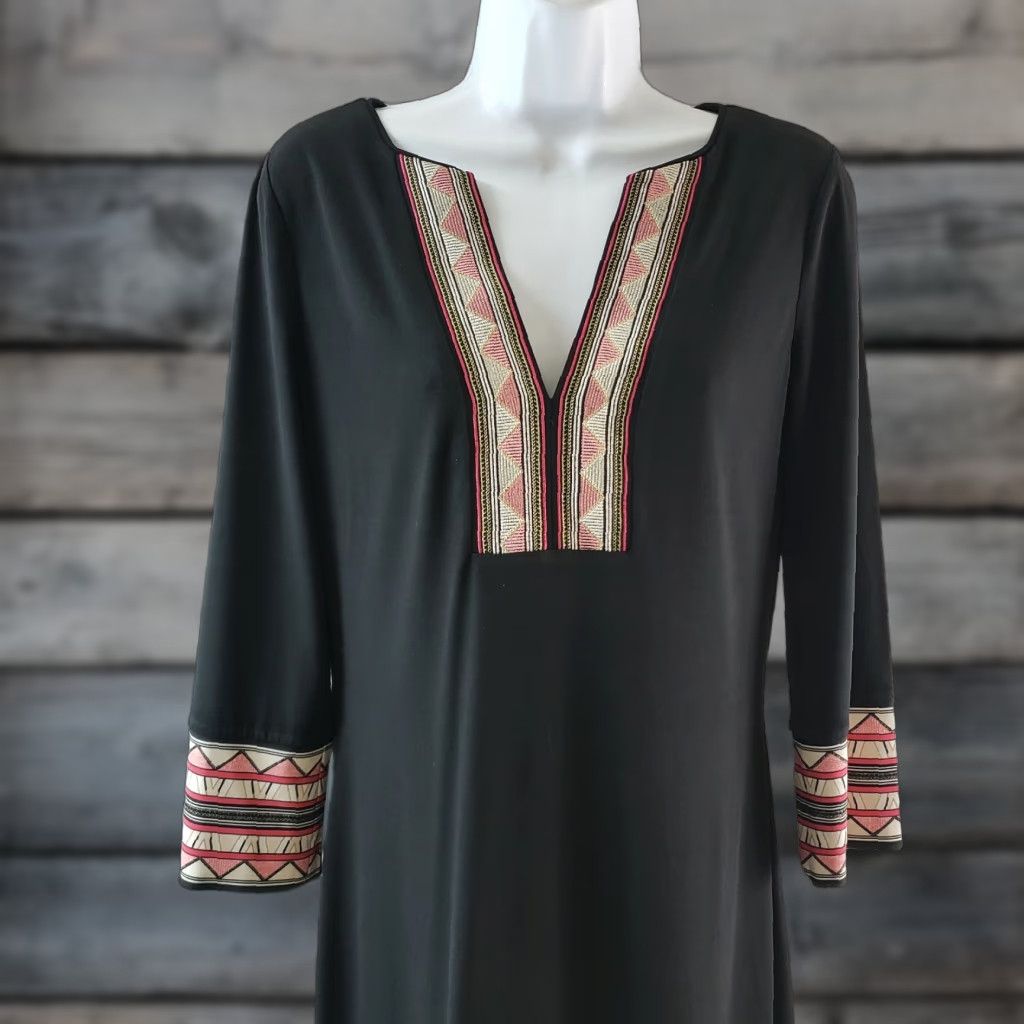 White House Black Market White Huse Black Market Womens Dress Sz Small Embroidered 3/4 Sleeve Black Pink Size S / US 4 / IT 40 - 1 Thumbnail