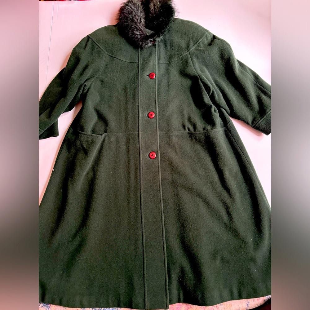 Designer Vintage Green Wool Coat with raccoon fur Size XL / US 12-14 / IT 48-50 - 1 Thumbnail