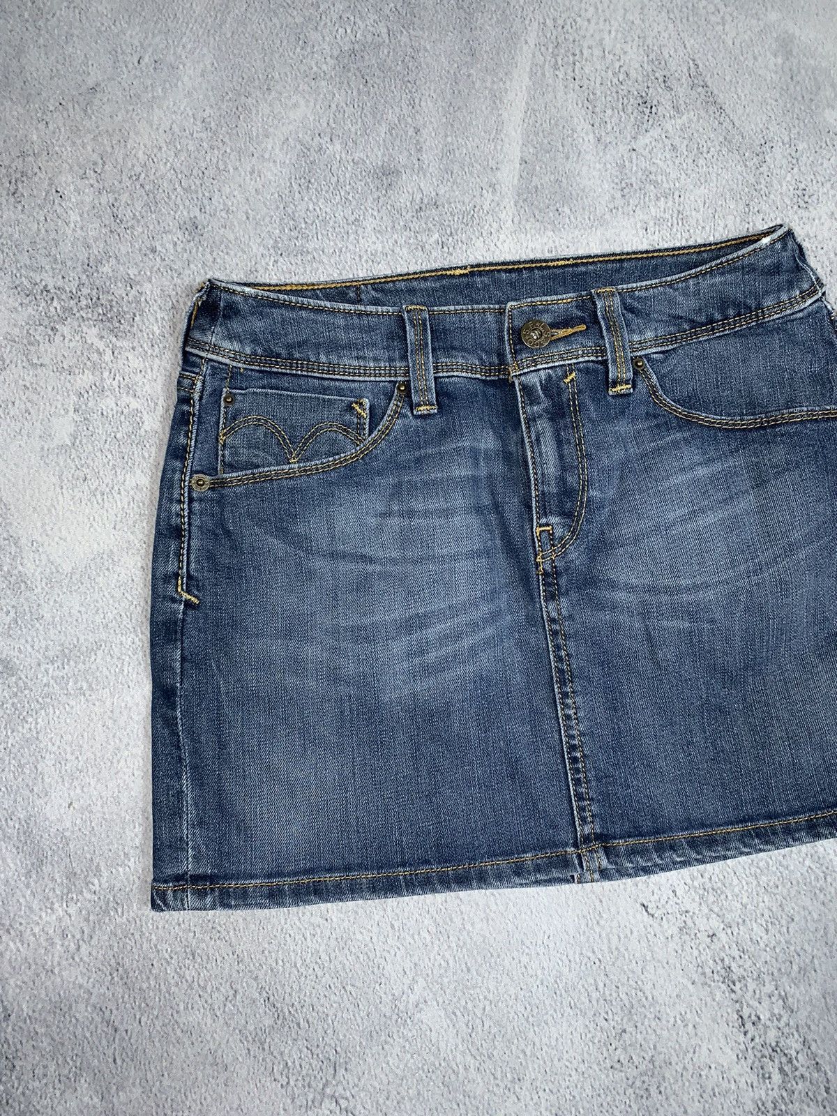 Levi's Vintage Clothing Vintage Y2K Levi’s denim mini skirt streetwear size 26 Size 26" / US 2 / IT 38 - 5 Thumbnail