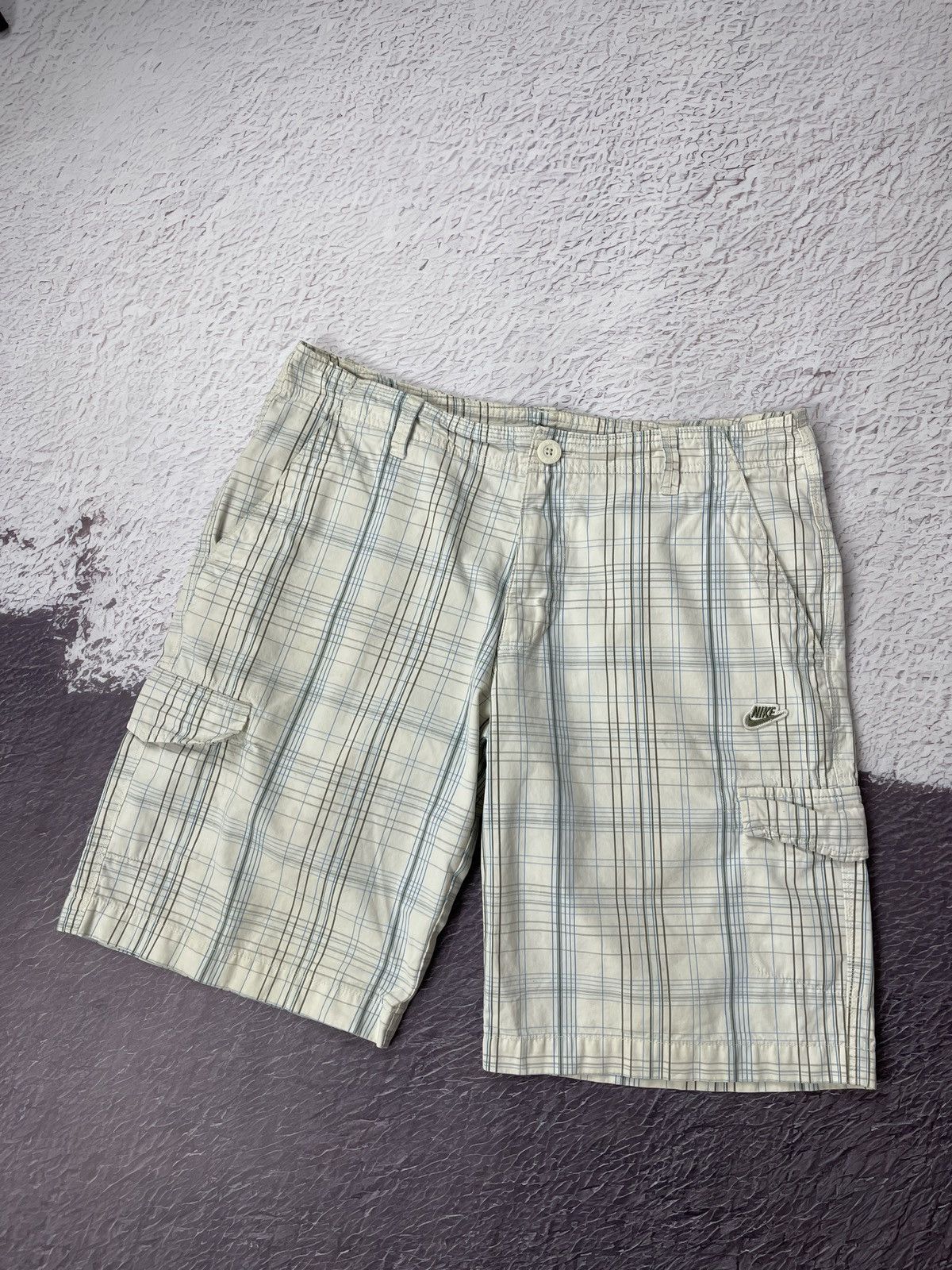 Nike Nike vintage y2k checkered white creamy cargo shorts utility Size US 33 - 2 Thumbnail