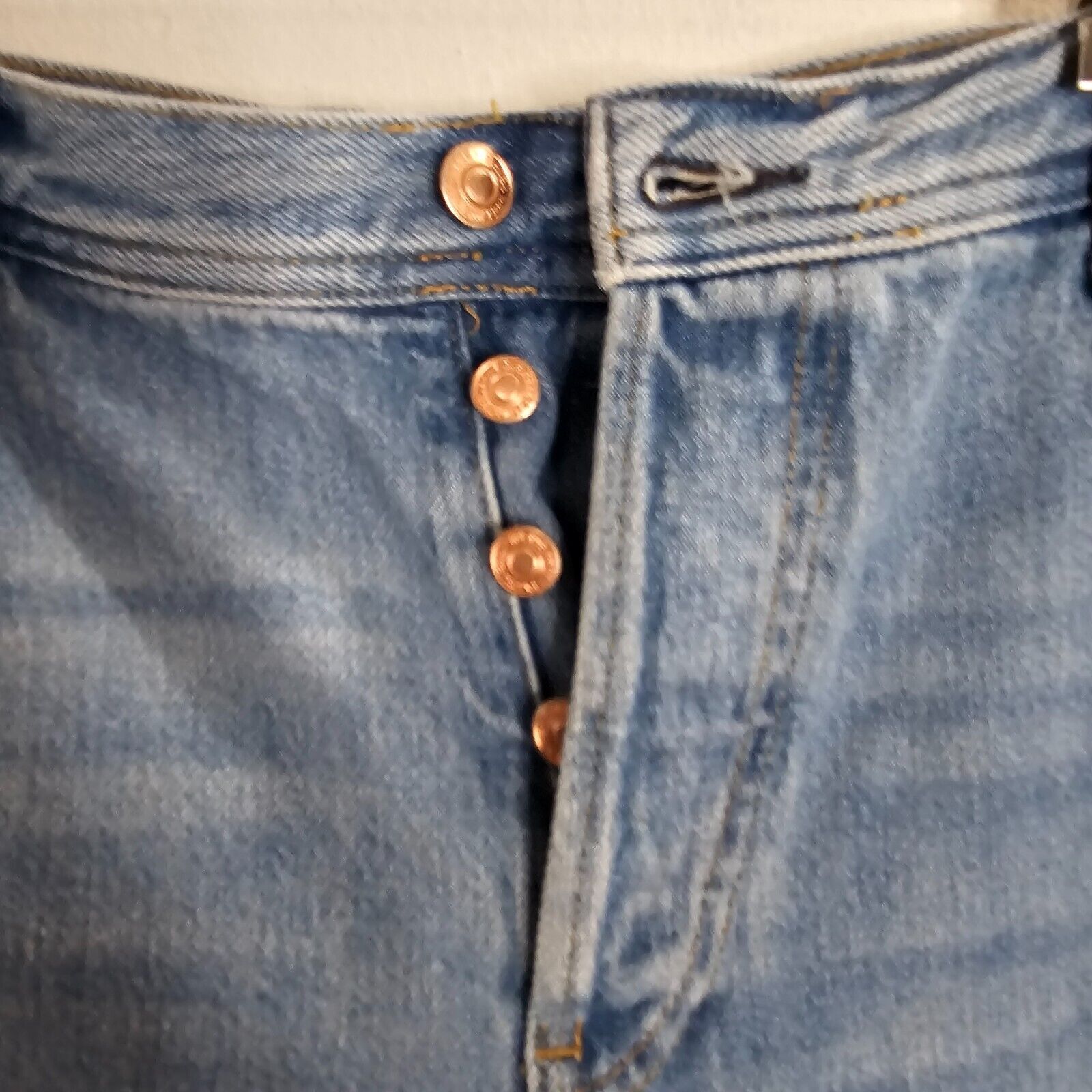 Other We The Free Med Wash Button-Fly Distress Raw Hem Crop Jean Size 28" / US 6 / IT 42 - 3 Thumbnail