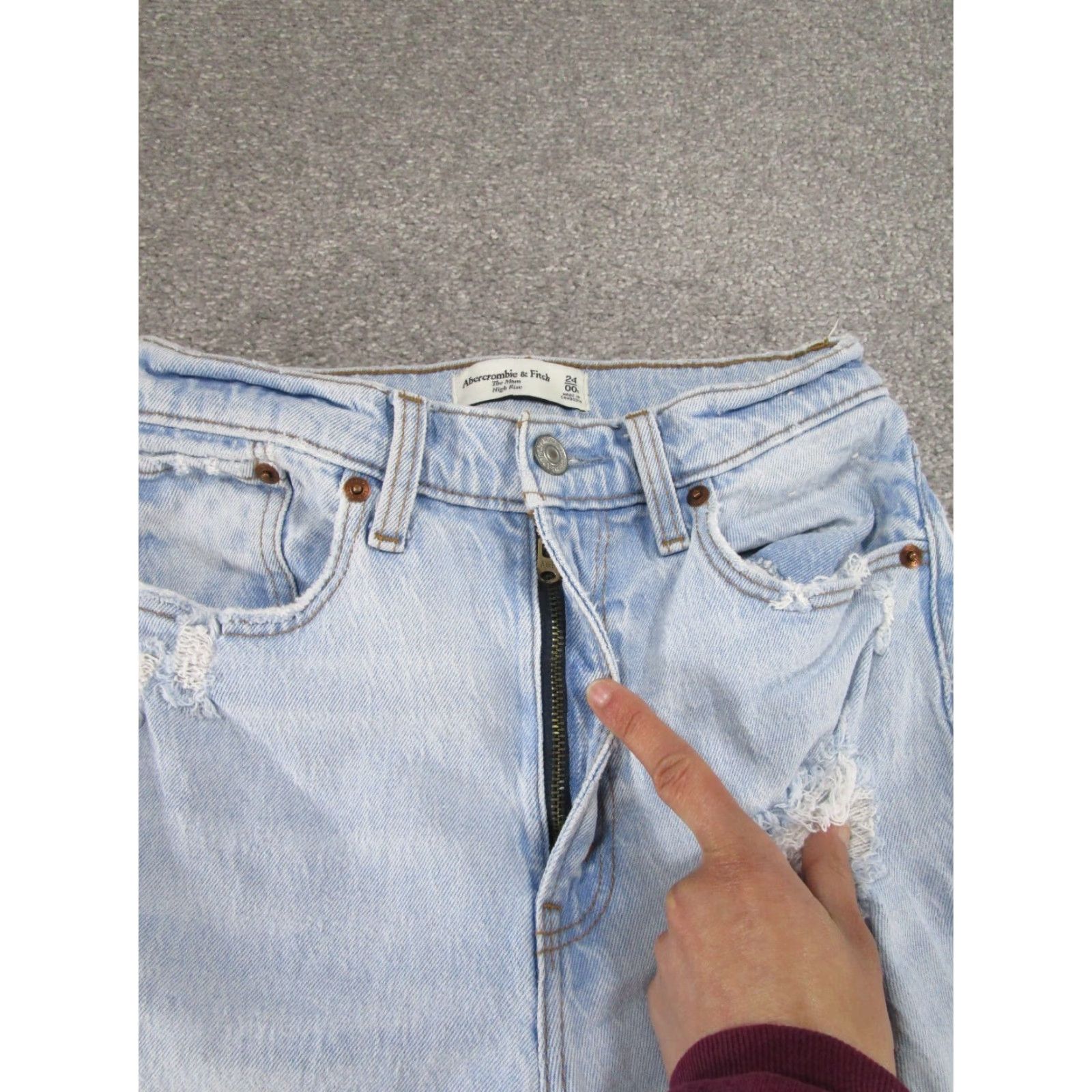 Abercrombie & Fitch VINTAGE Abercrombie & Fitch Jeans Womens 24 Mom Light Wash Denim Ripped Blue Streetwear Size 42" / US 20 - 3 Thumbnail