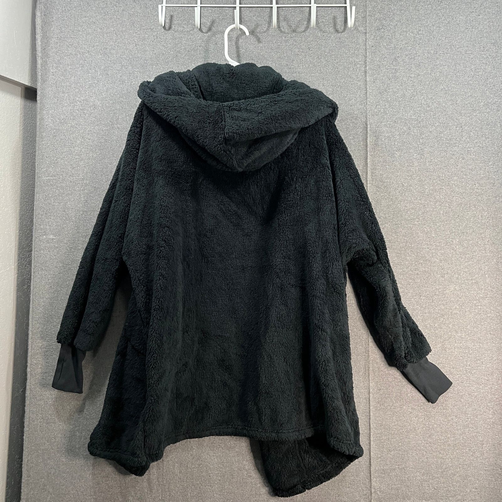Other Bumble Bella Wellsoft Lite Plush Hooded Lounger Size S / US 4 / IT 40 - 2 Thumbnail