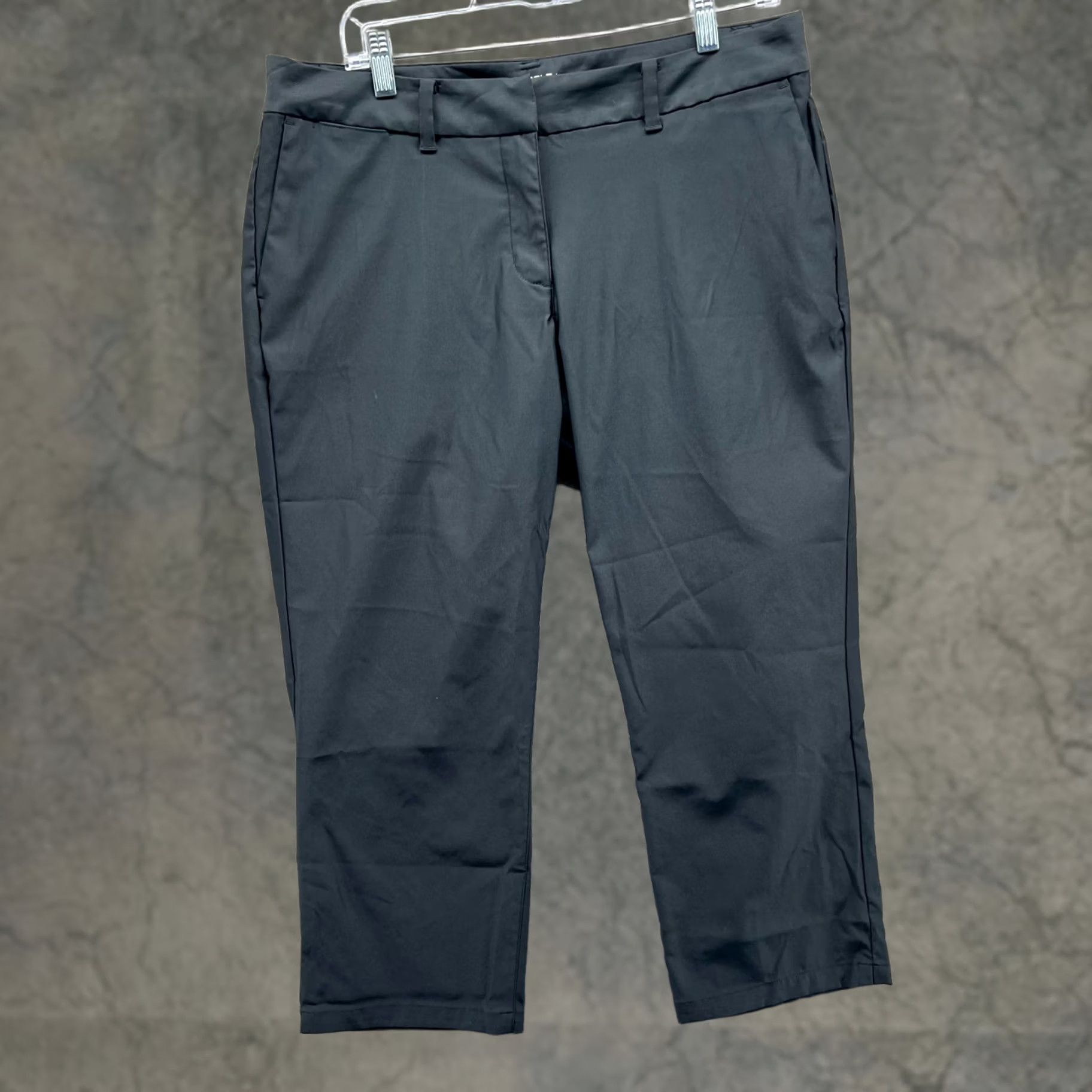 Nike Nike Dri-Fit Pants Womens 12 Black Capri Flat Front Pockets Casual Womens Size 34" / US 12 / IT 48 - 1 Thumbnail