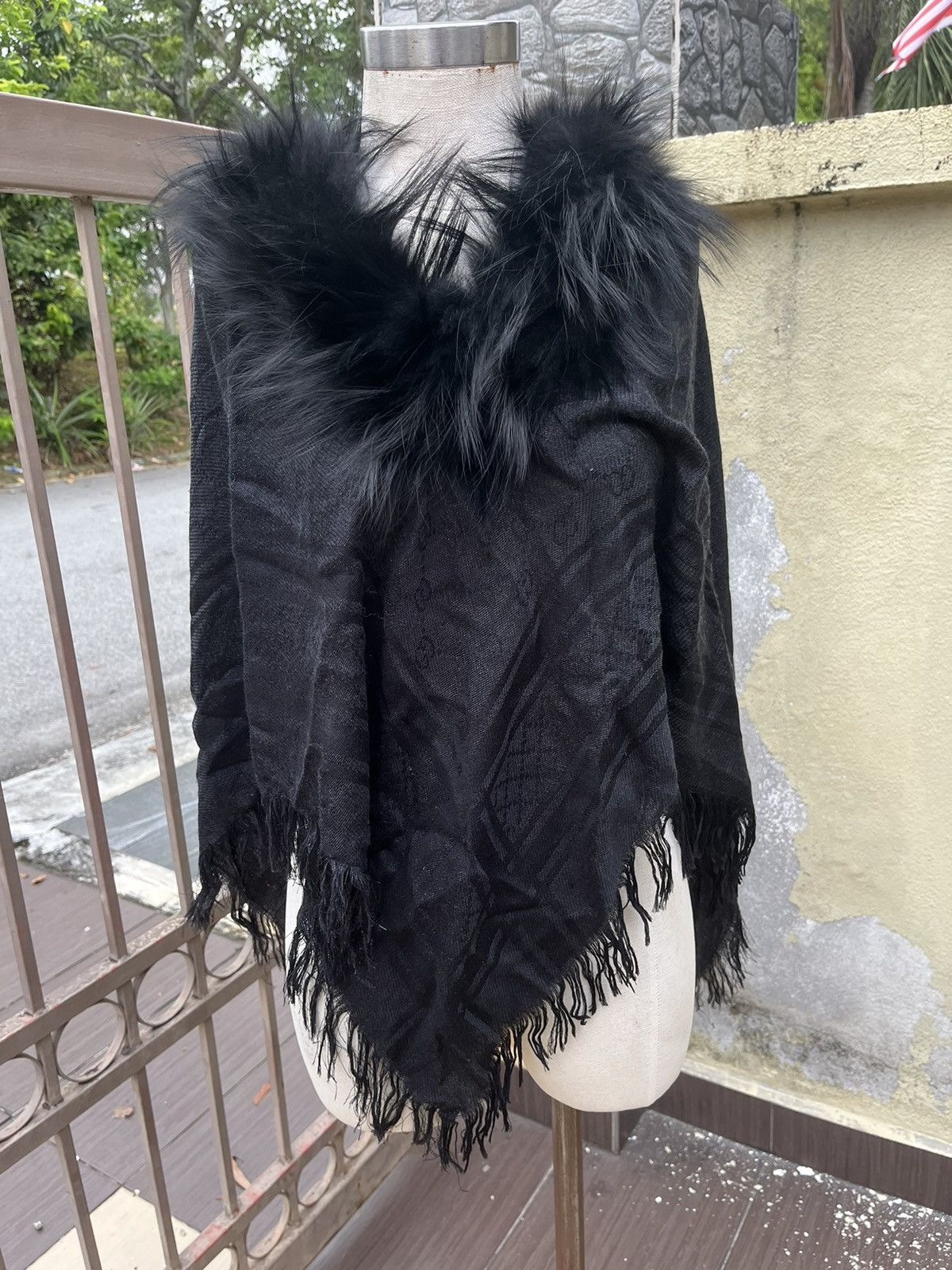 Gucci Tom ford Fox furr -trimmed GG poncho black Size ONE SIZE - 1 Thumbnail