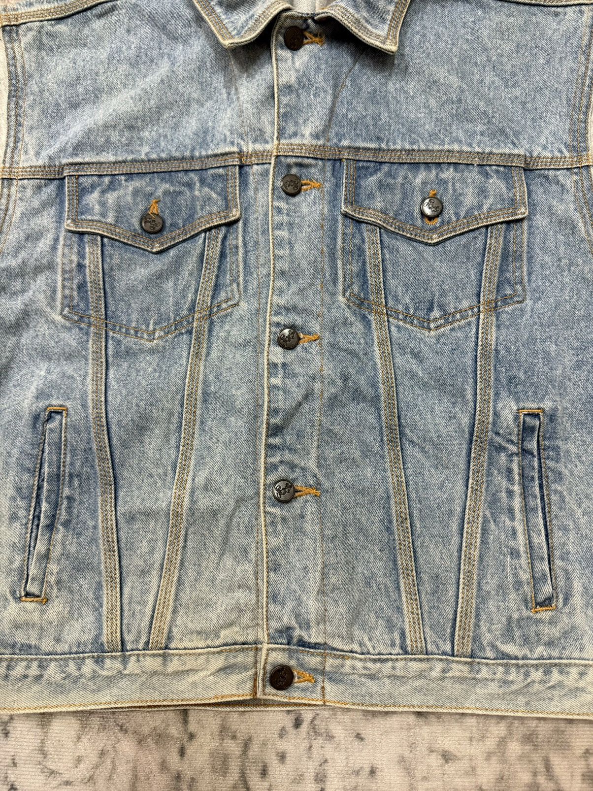 Disney Vintage Disney Store Denim Trucker Jacket Hoodie Size US L / EU 52-54 / 3 - 4 Thumbnail