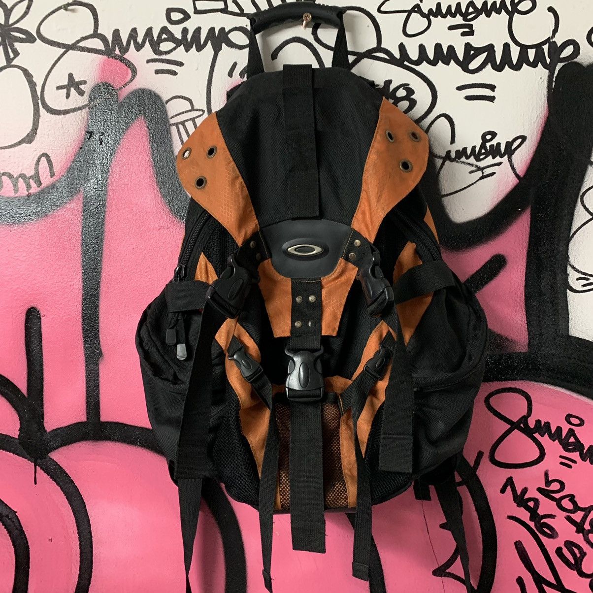 image of Oakley Icon 2.0 Bag in Orange, Men's
