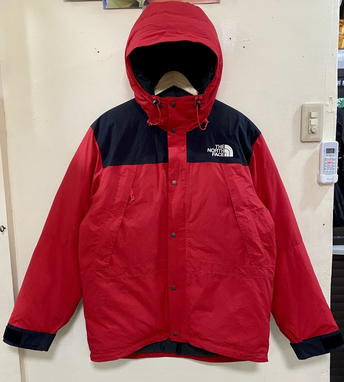 The North Face TNF mountain down hyvent Size US M / EU 48-50 / 2 - 1 Thumbnail