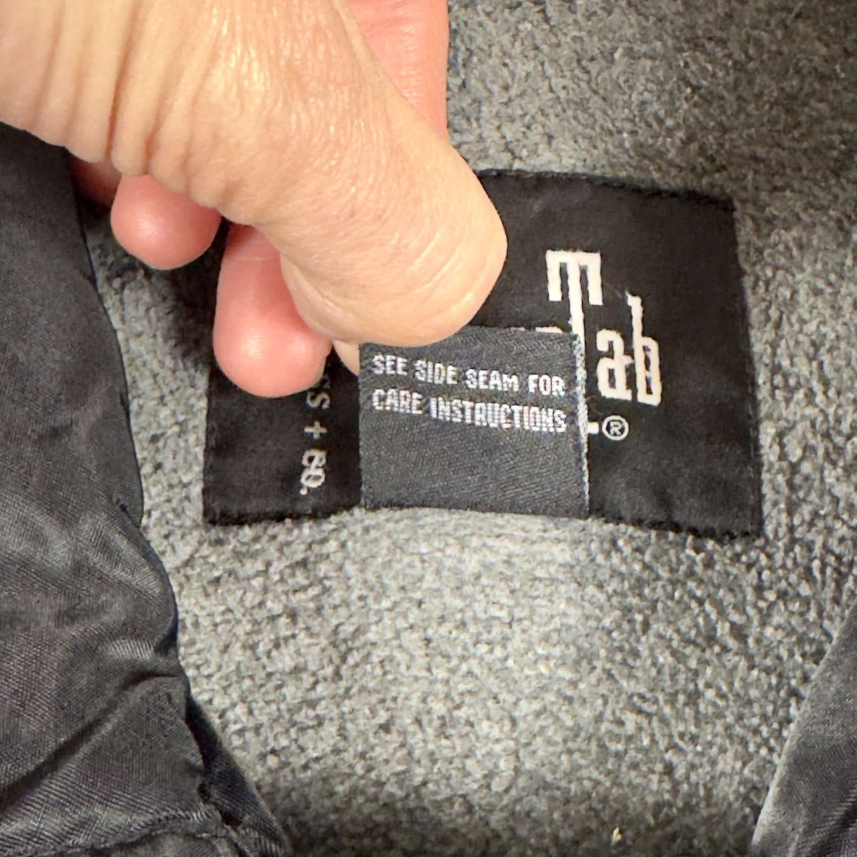 Levi's Item Specifications: Brand: Nike Size US M / EU 48-50 / 2 - 3 Thumbnail
