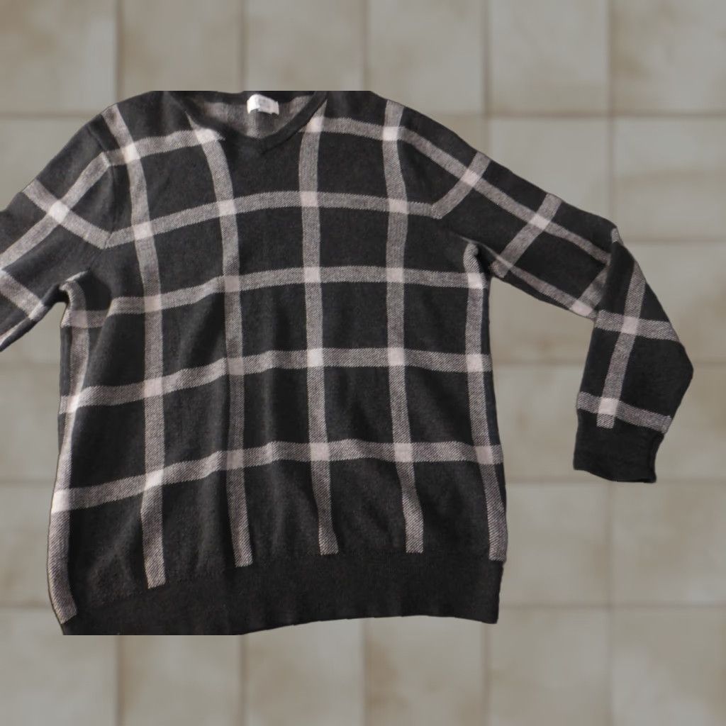 Croft & Barrow **Croft & Barrow Men's Large Black Plaid Pullover V-Neck Sweater** User: Croft & Barrow Men's Large Black Plaid Pullover V-Neck Sweater Size US L / EU 52-54 / 3 - 1 Thumbnail