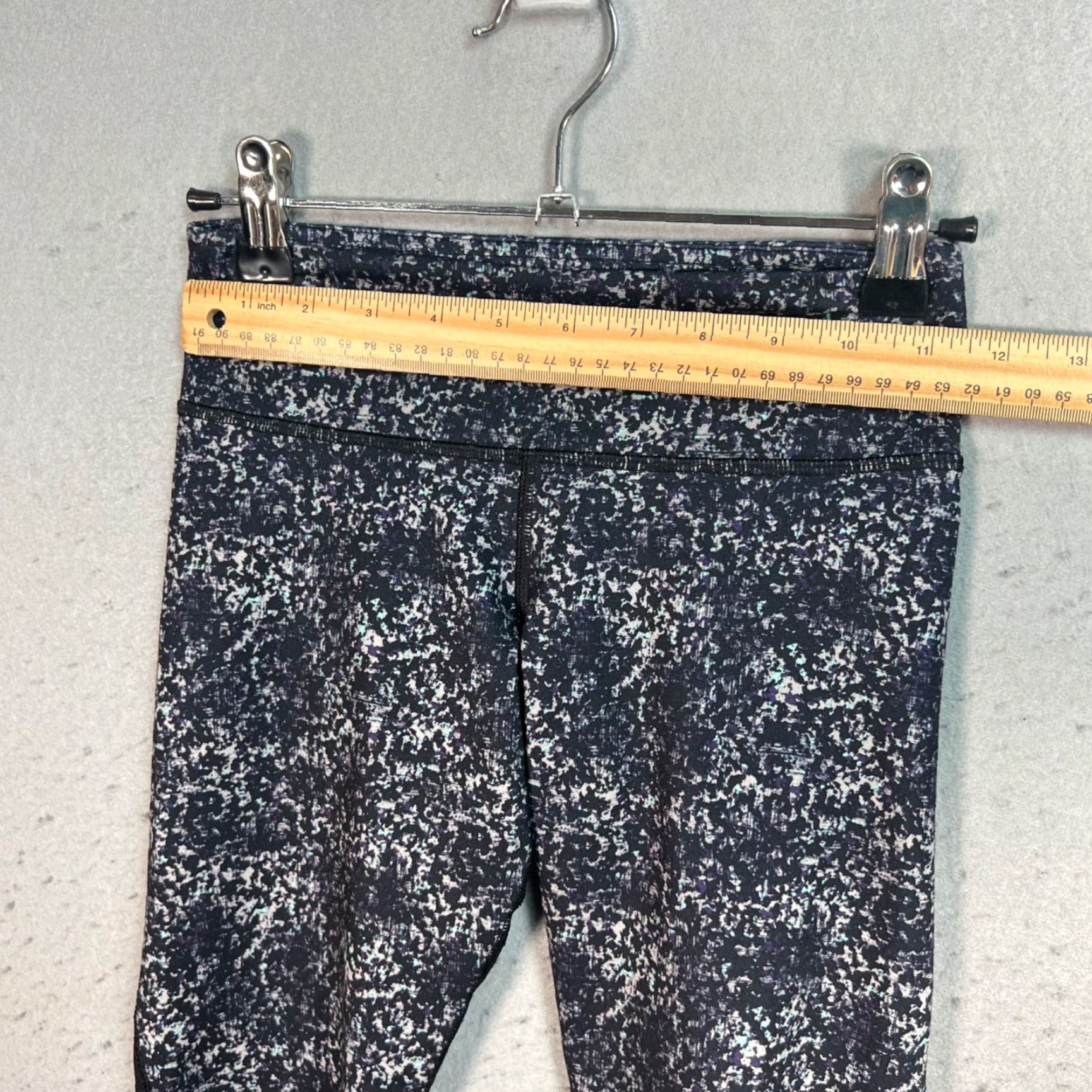 Lululemon VINTAGE Lululemon High-Waisted Black & Speckled Cropped Leggings Womens Size 2 Size 26" / US 2 / IT 38 - 5 Thumbnail