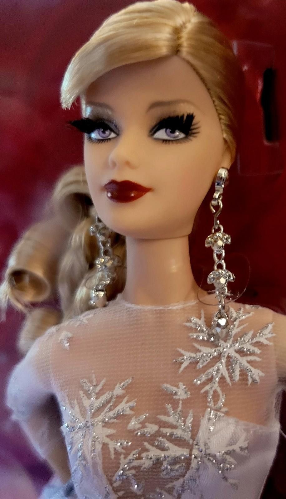 Designer 2008 Holiday Barbie Celebrating 20 Years Of Holidays Size ONE SIZE - 7 Thumbnail