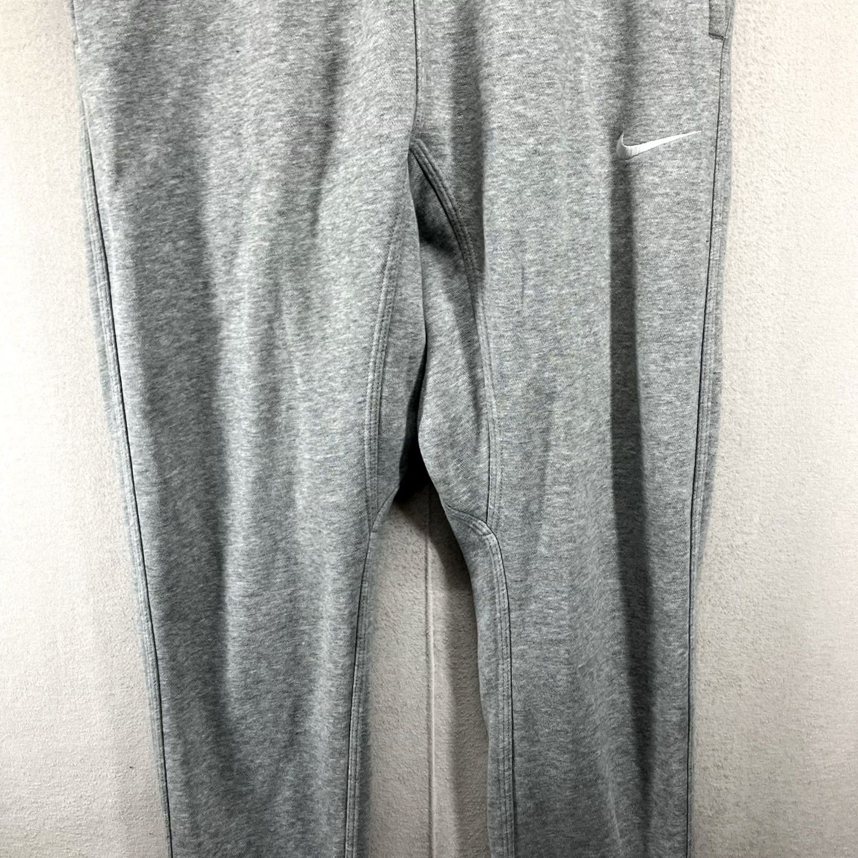 Nike Nike Sportswear Club Fleece Jogger Pants Gray White Swoosh Small 28x29 Pants Mens Regular Gray Nike Fleece Sweatpants Jogger Casual Activewear 90s? Size US 29 - 7 Thumbnail