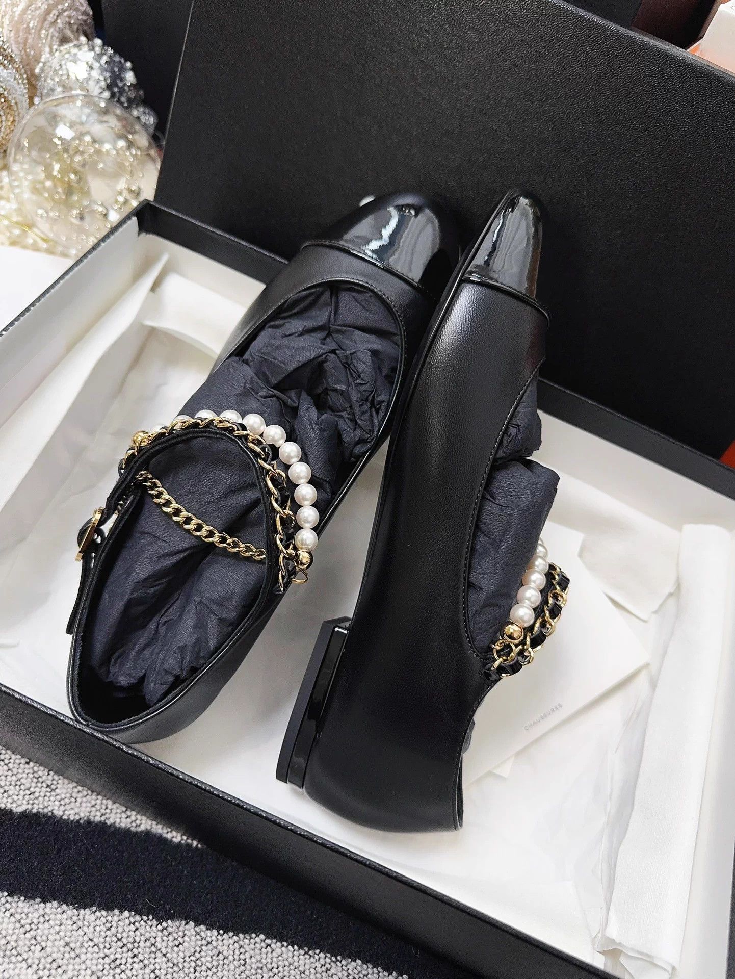 Chanel Chanel 25B Pearl Chain Black Mary Janes Flats Size US 5 / IT 35 - 3 Thumbnail