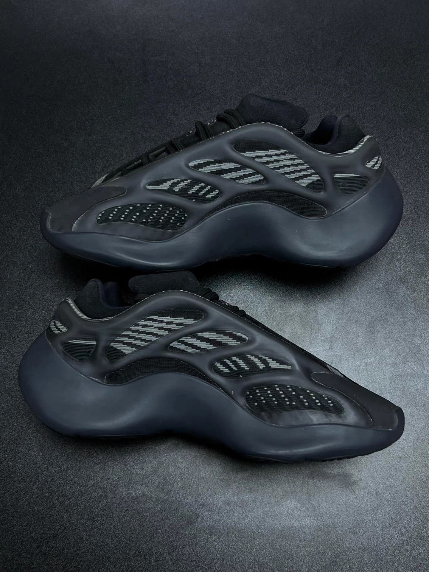 Adidas ADIDAS YEEZY700 V3 Retro Running Shoes K15 Size US 6.5 / IT 36.5 - 5 Thumbnail