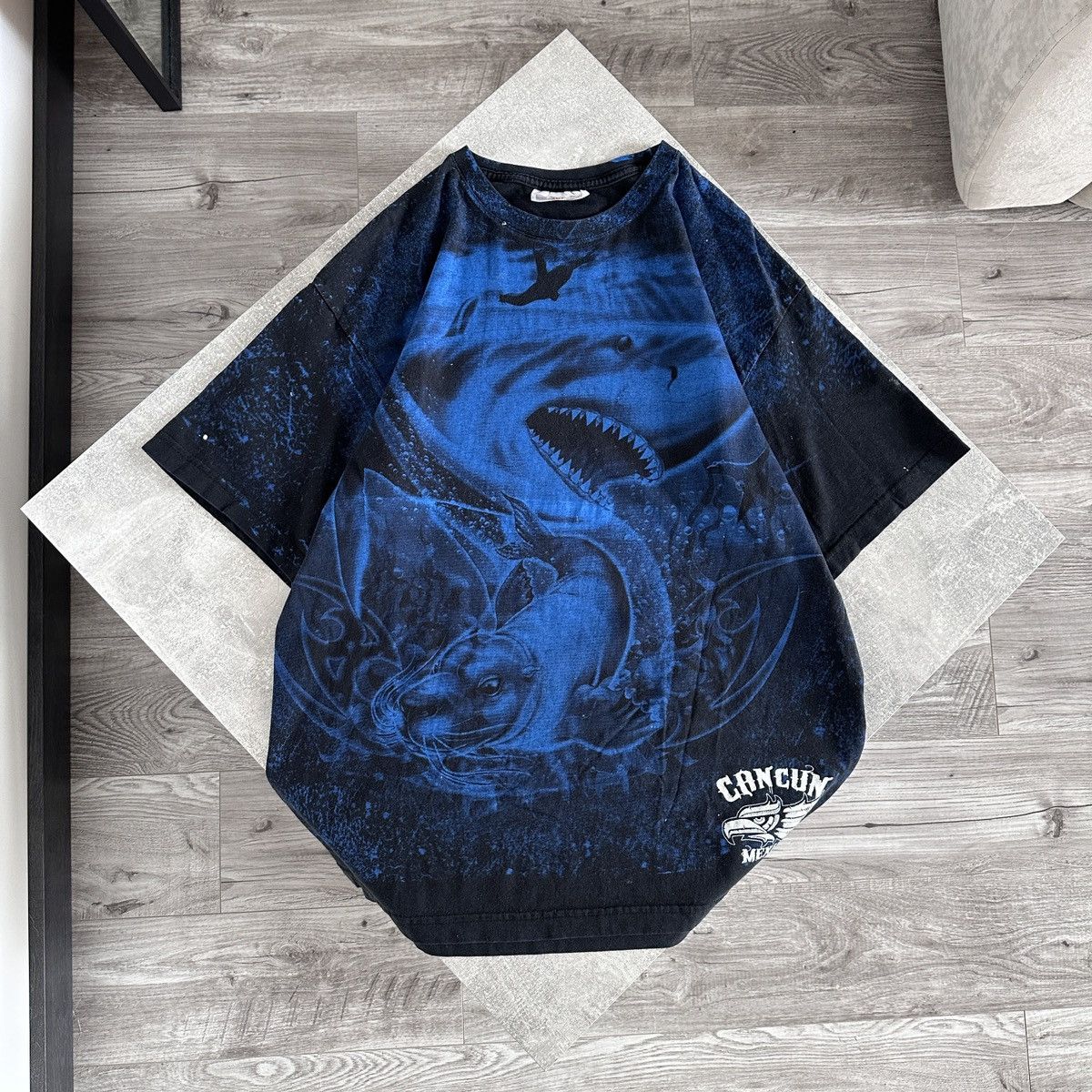 Vintage Vintage 90s Shark fur seal aop tee y2k hype animals cancum Size US XL / EU 56 / 4 - 1 Thumbnail