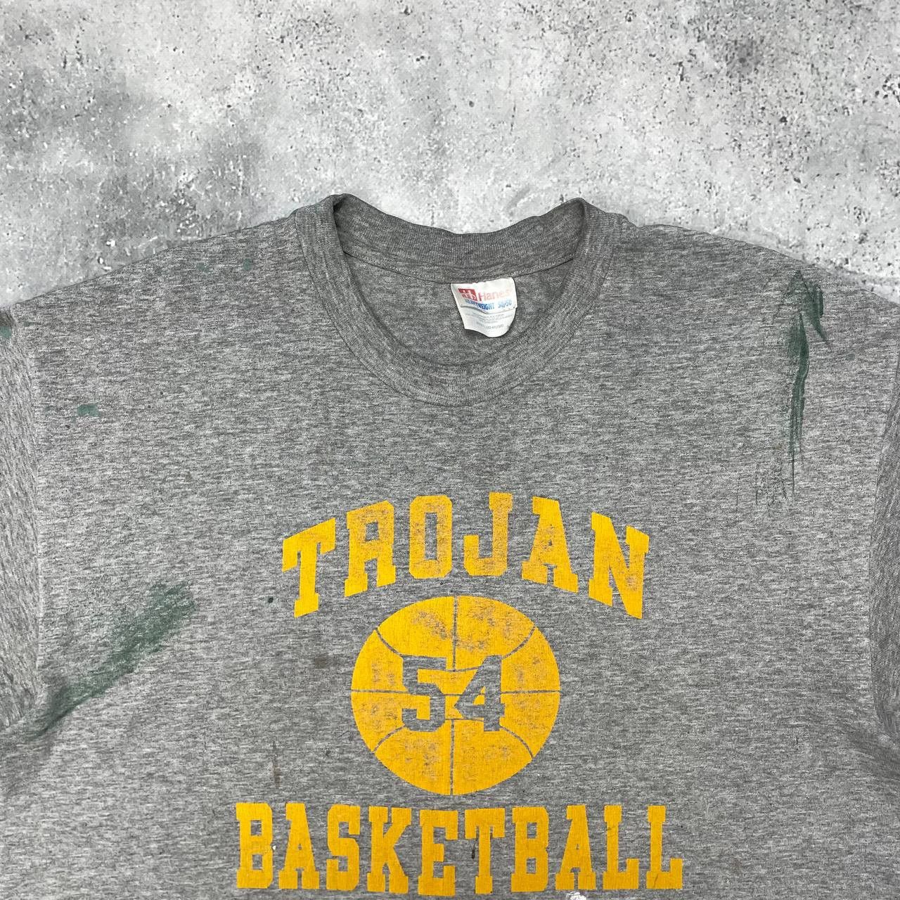 Vintage Vintage 90s Trojan Basketball Painter Thrashed T Shirt Size US L / EU 52-54 / 3 - 3 Thumbnail