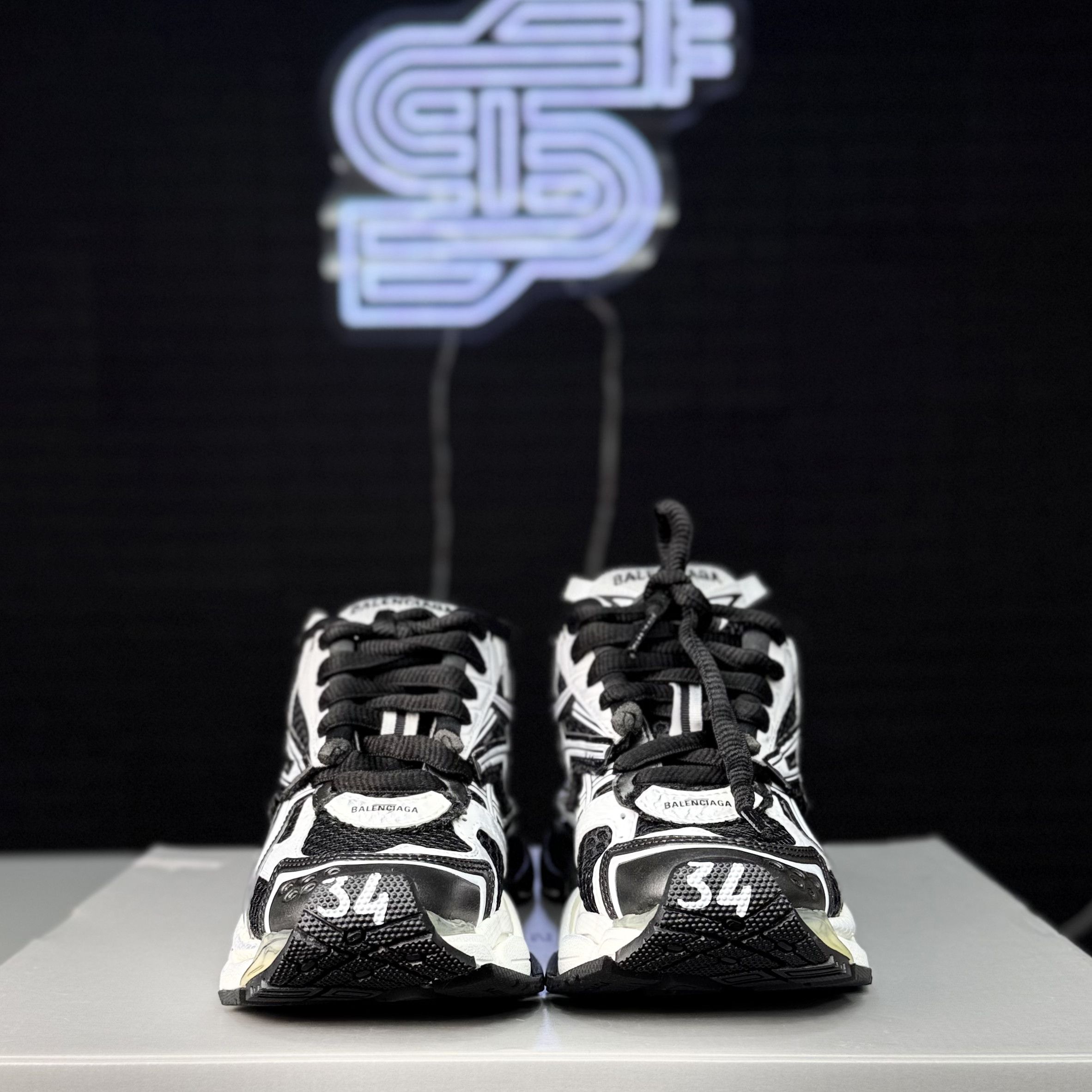 Balenciaga Balenciaga Runner Black/White Size US 4 / IT 34 - 4 Thumbnail