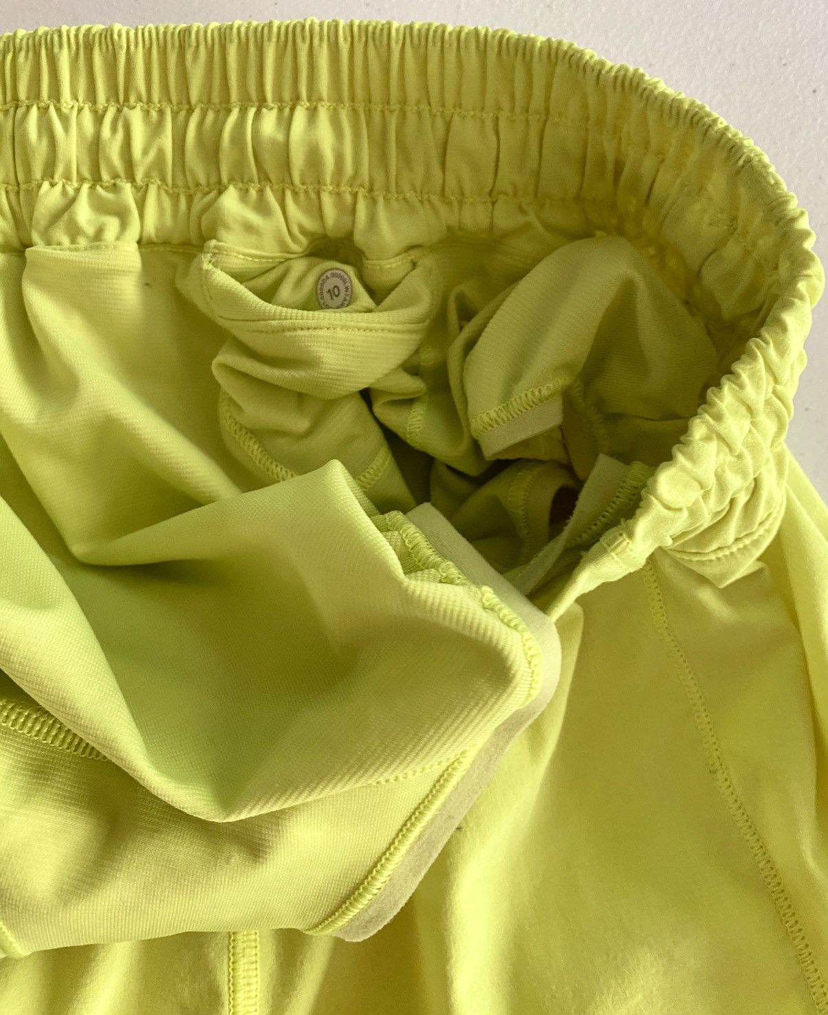 Lululemon Hotty Hot High-Rise Short 4" Lined Highlight Yellow 10 VGC Size 32" / US 10 / IT 46 - 11 Thumbnail