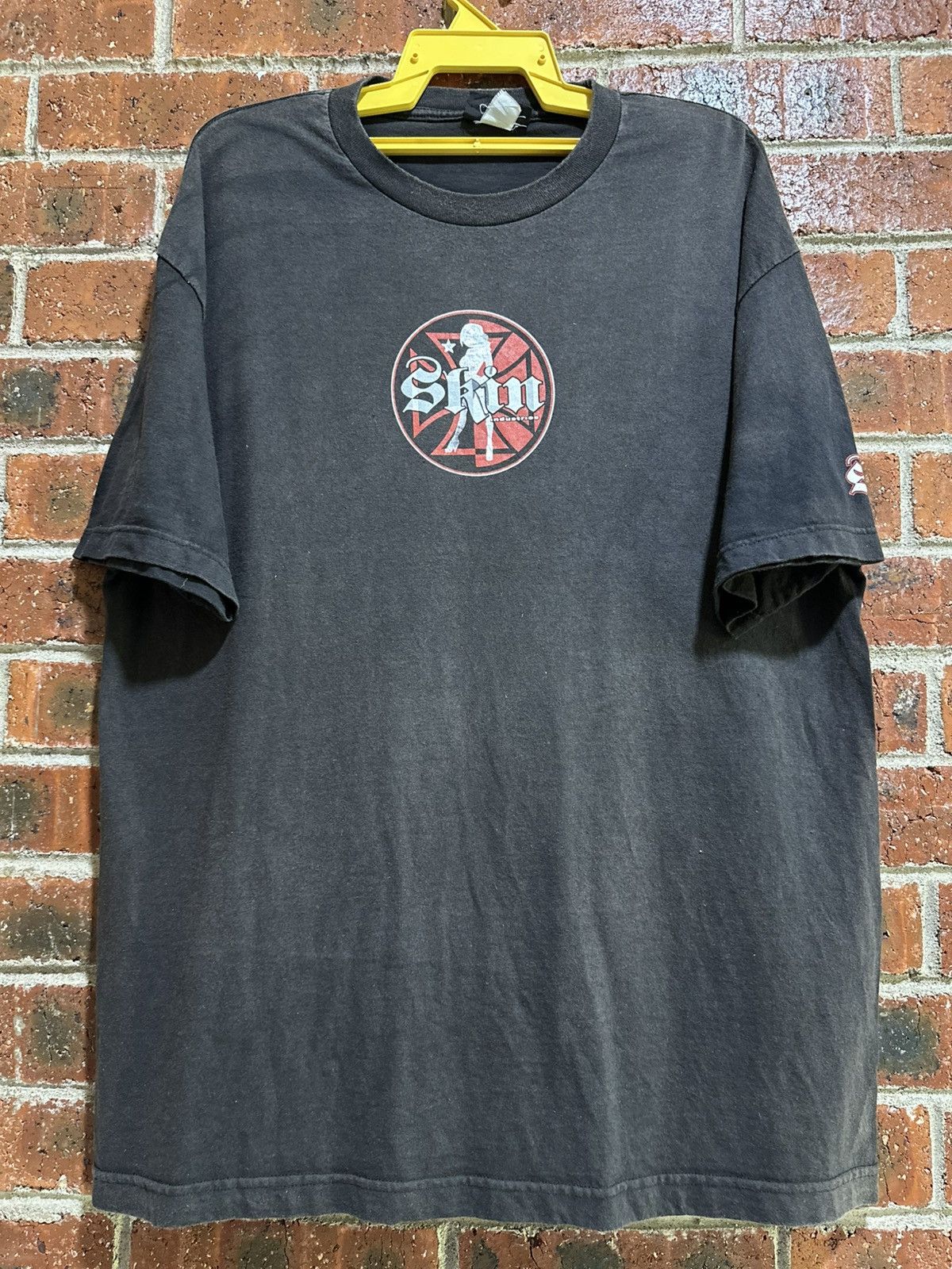 Girl Skateboards Thrashed Vintage Skim Industries Skateboard Sun Faded Tee Size US XL / EU 56 / 4 - 7 Thumbnail