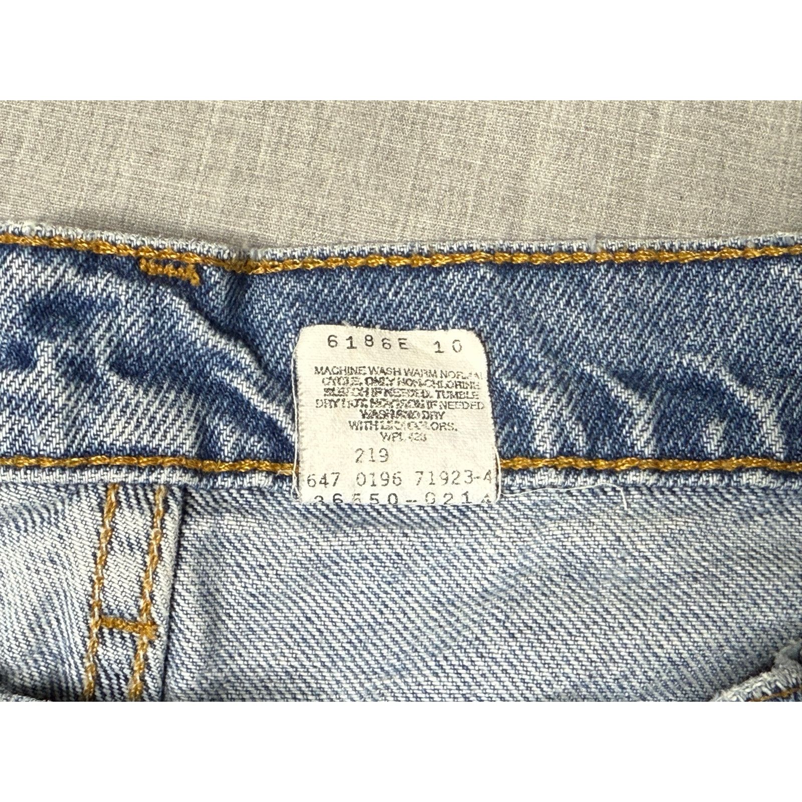 Levi's × Levi's Vintage Clothing × Vintage Vintage 90s Levi’s 550 Relaxed Fit Orange Tab Jean Shorts 33 Size US 33 - 4 Thumbnail