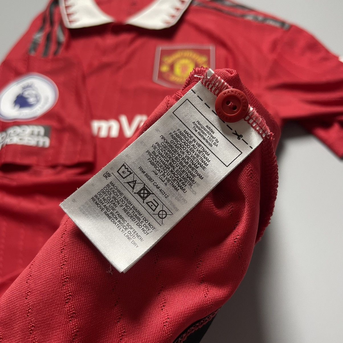 Vintage MANCHESTER UNITED ADIDAS 2022/2023 SOCCER JERSEY #7 RONALDO Size US M / EU 48-50 / 2 - 13 Thumbnail