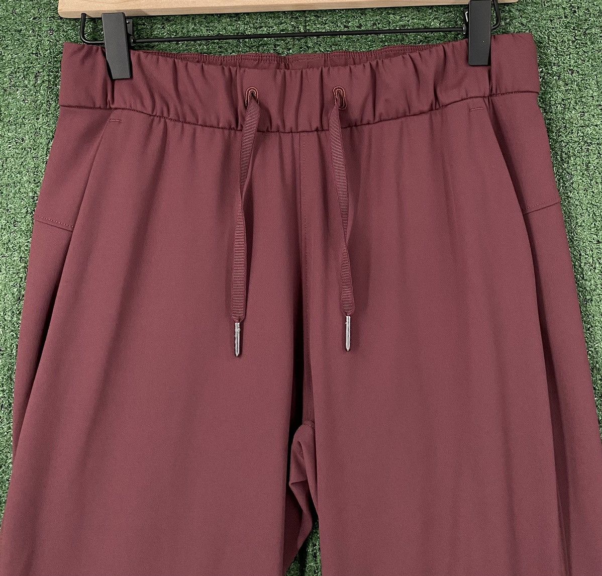 Lululemon Lululemon On The Fly Misty Merlot Jogger Pants Womens Size 4 Size 27" / US 4 / IT 40 - 2 Thumbnail