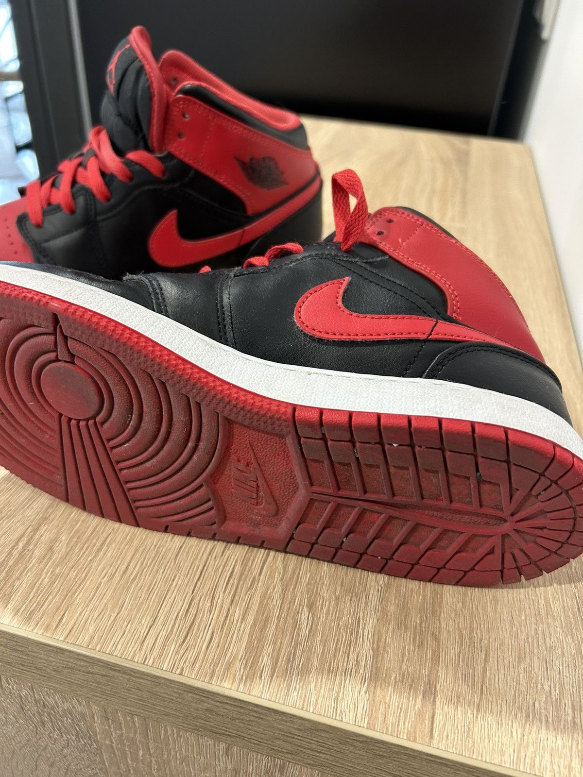 Jordan Brand × Nike Jordan Brand Air Jordan 1 Mid "Bred" Size US 5.5 / EU 38 - 7 Thumbnail