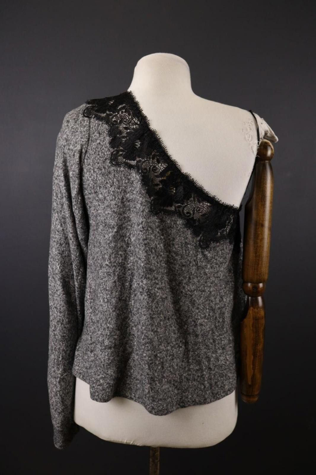 The Kooples The Kooples Sport Gray Floral One Shoulder Top Size 2 Size XS / US 0-2 / IT 36-38 - 6 Thumbnail
