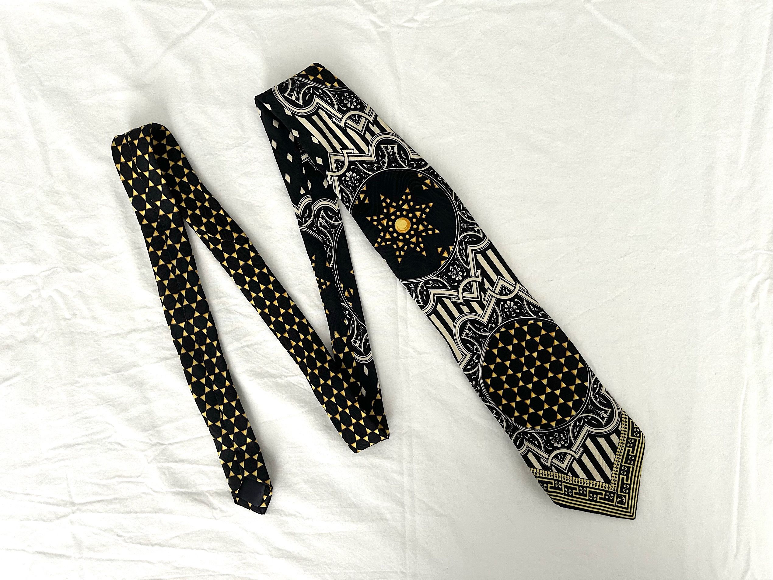 Versace V2 Medallion Greek Key Black/Gold Stargate Silk Tie
