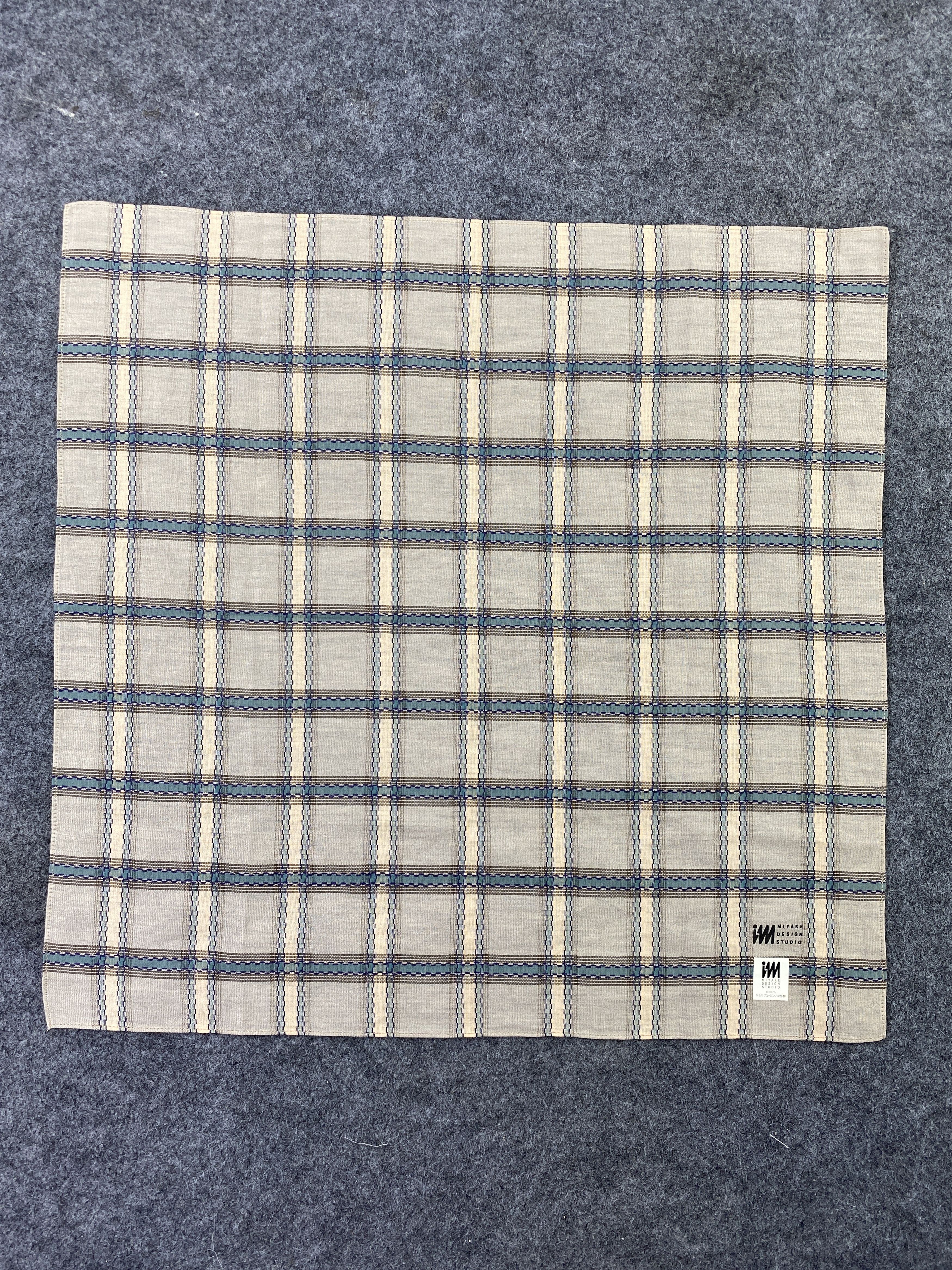 Issey Miyake Issey Miyake Handkerchief / Bandana / Neckerchief-B235 Size ONE SIZE - 3 Thumbnail