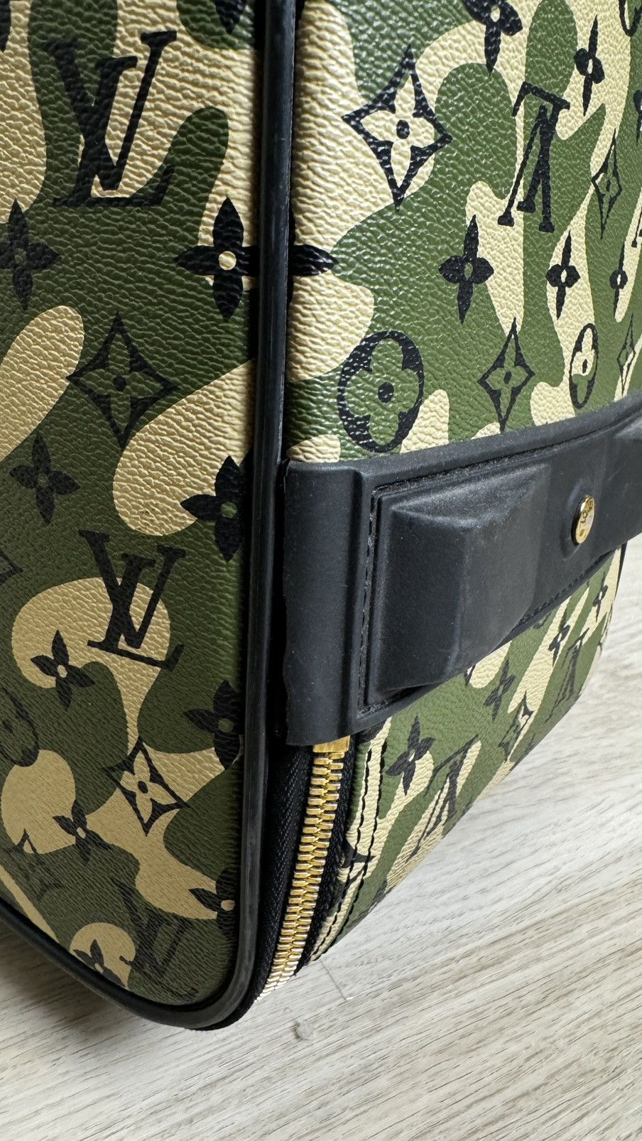 Louis Vuitton × Takashi Murakami Louis Vuitton Takashi Murakami Pegase 60 Monogramouflage Bag Size ONE SIZE - 8 Thumbnail