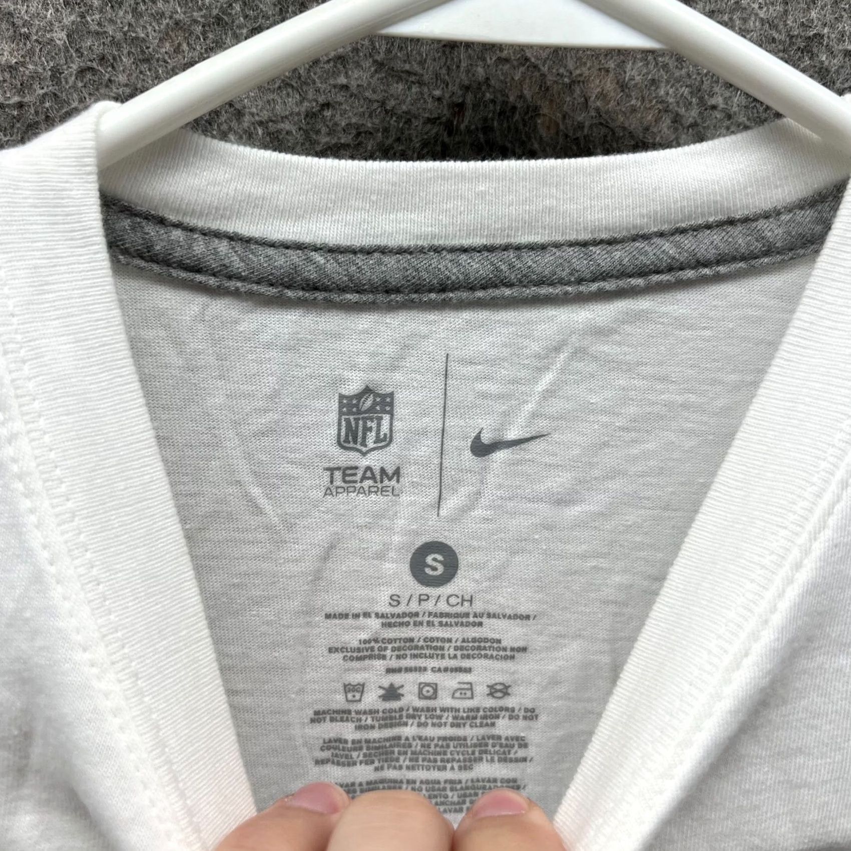 Nike Nike Shirt Men Small White Crewneck New England Patriots 1979 Retro Vintage Shirt Mens Small White Nike Crewneck Patriots 1979 Retro Size US S / EU 44-46 / 1 - 3 Thumbnail