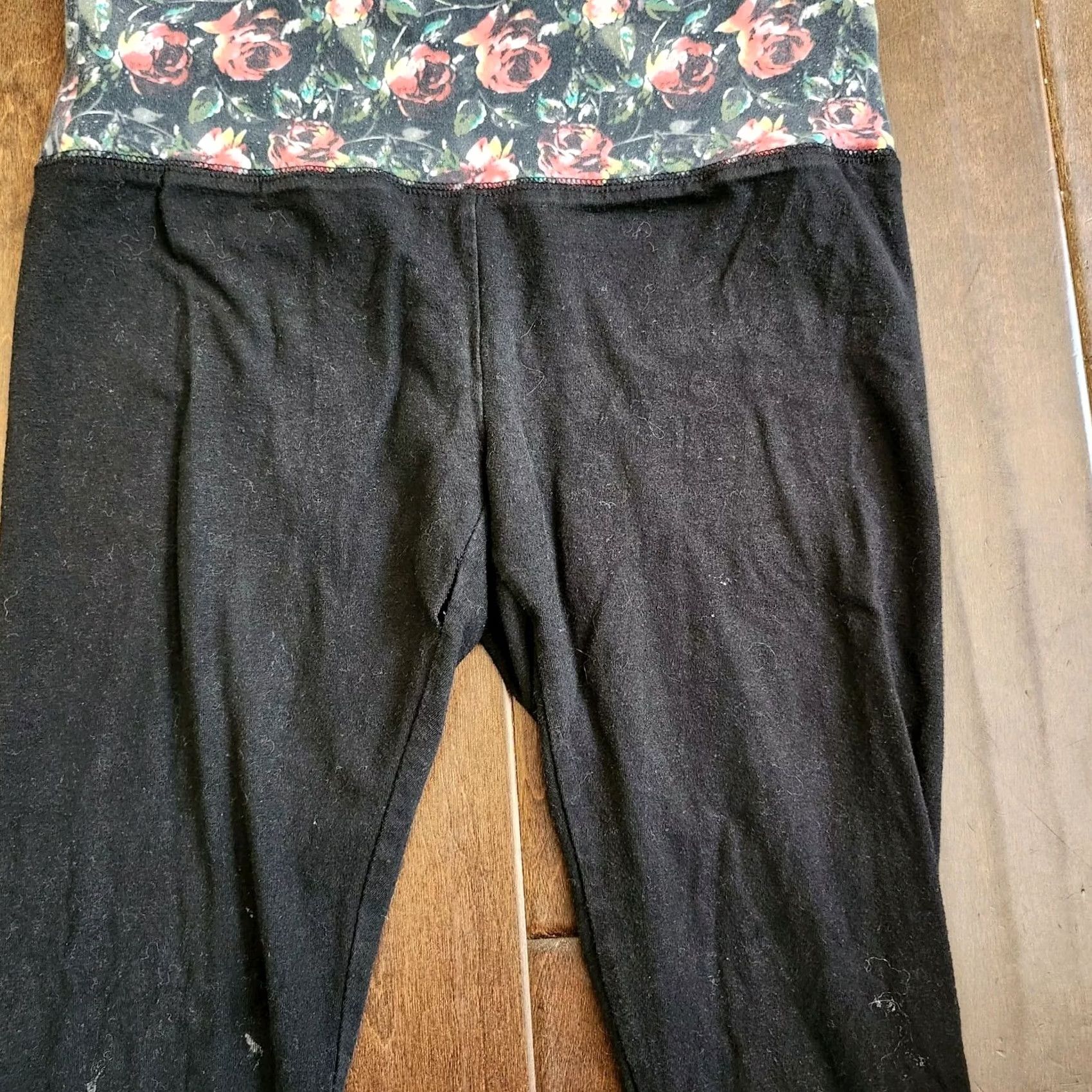 Vintage Xhilaration Women's Junior Floral Black Leggings XS - 27in Inseam, Cotton Spandex, Machine Washable, Yoga, Casual, Travel, Teens/MINOR STAINS Size 26" / US 2 / IT 38 - 5 Thumbnail