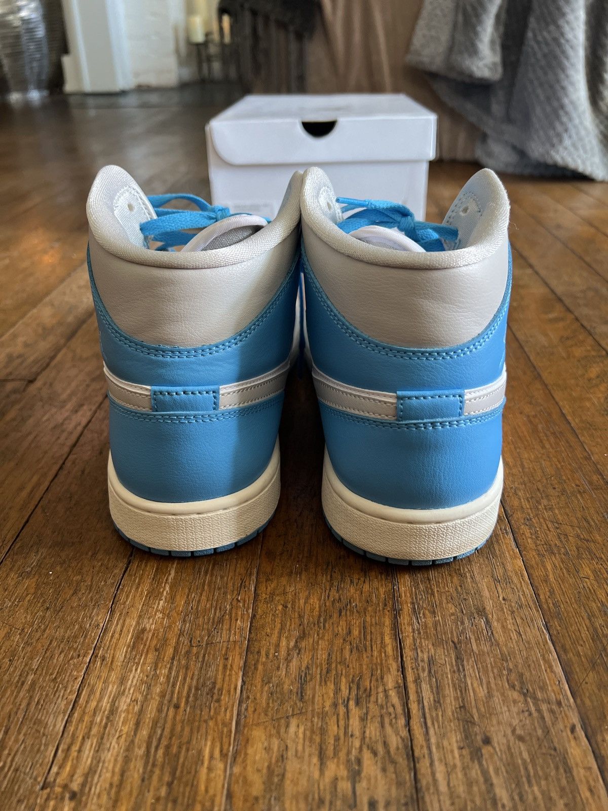 Jordan Brand Jordan Retro 1 Mids Size US 9.5 / EU 42-43 - 4 Thumbnail